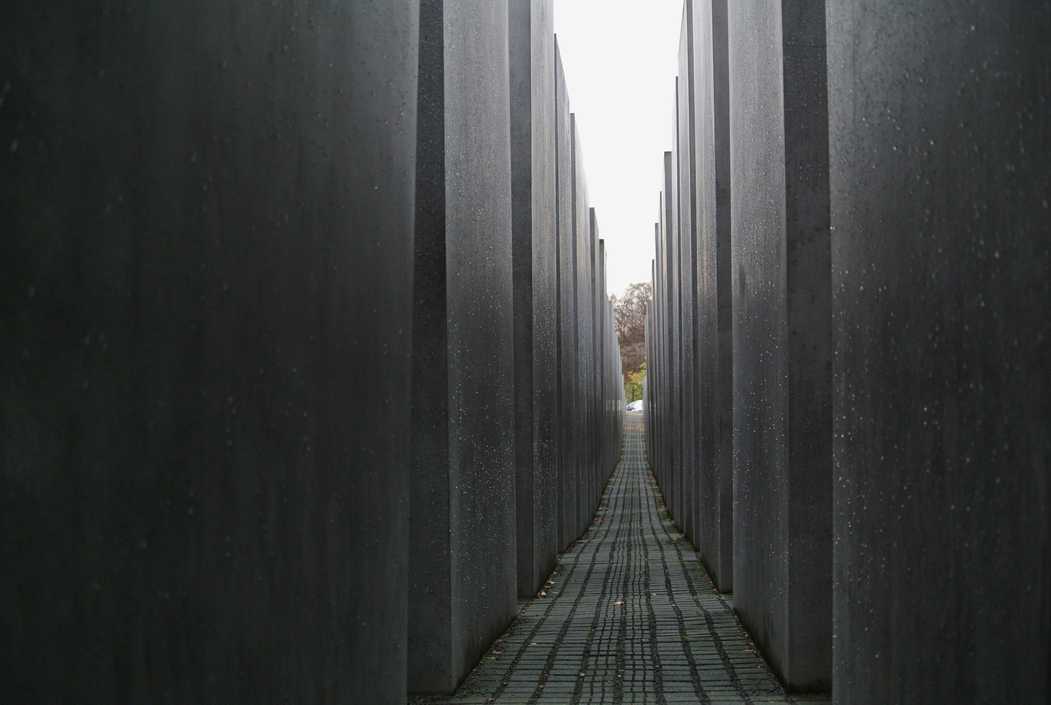 Nikon 1 V1 + Nikon 1 Nikkor 18.5mm F1.8 sample photo. Blocks for memorial photography