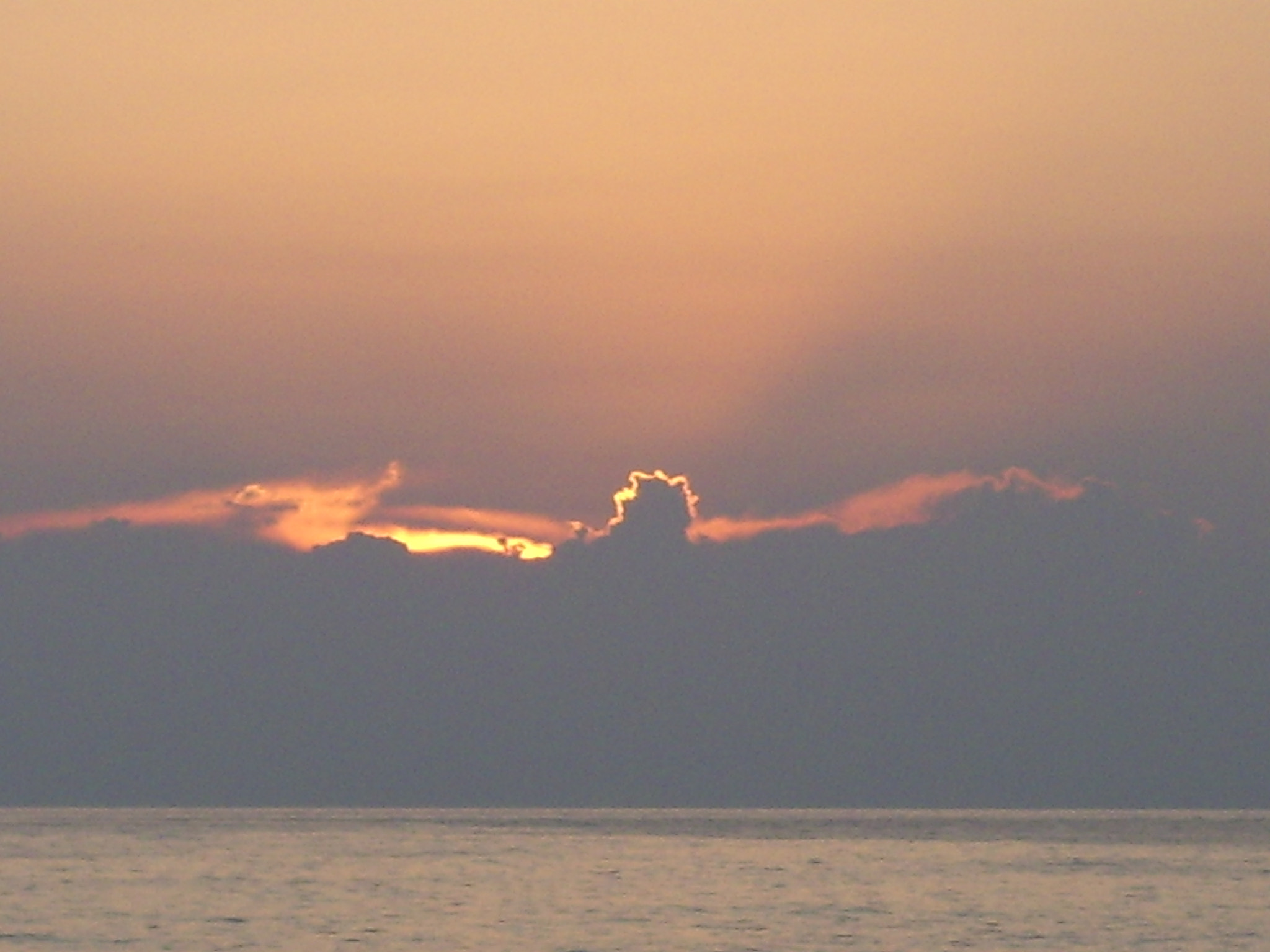 Pentax OPTIO S60 sample photo. Strange sunset photography