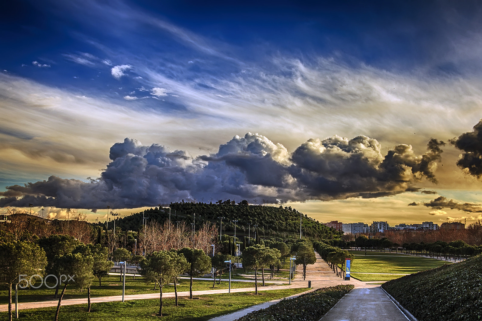 Canon EF 35-350mm F3.5-5.6L USM sample photo. Nubes al atardecer photography