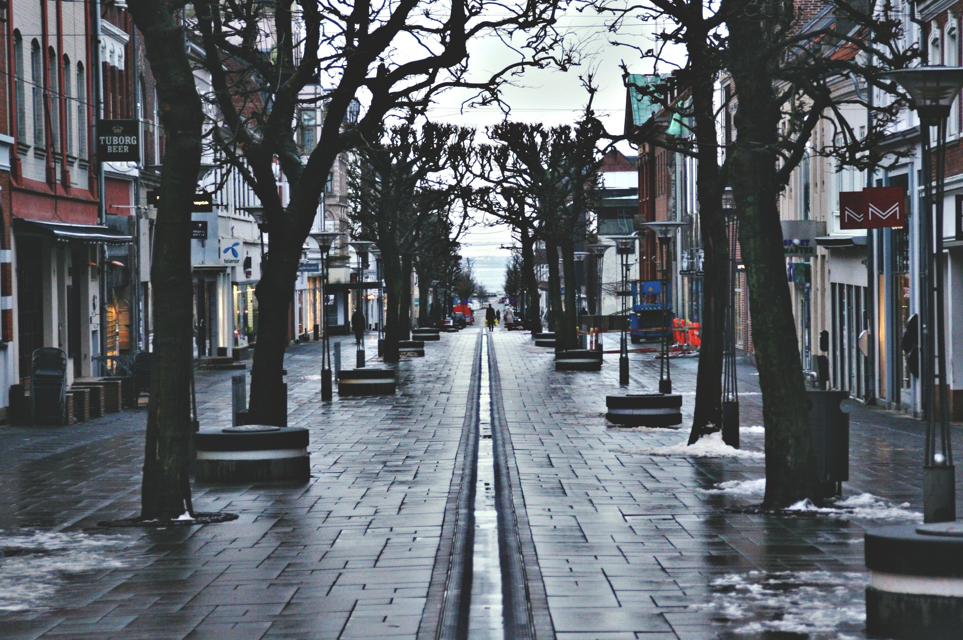 Canon EF 24-85mm F3.5-4.5 USM sample photo. City photography