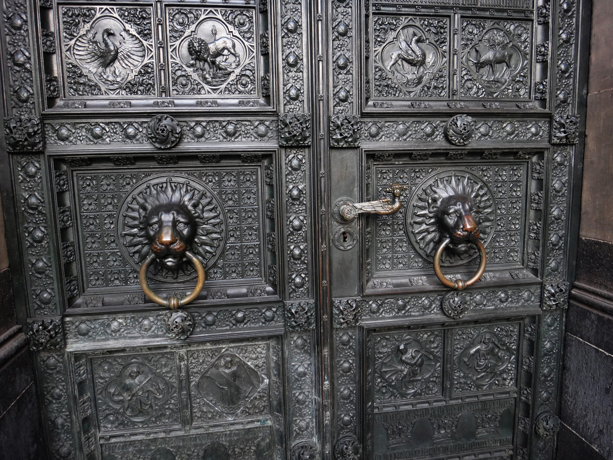 Sony DSC-TX20 sample photo. Bronze doors photography