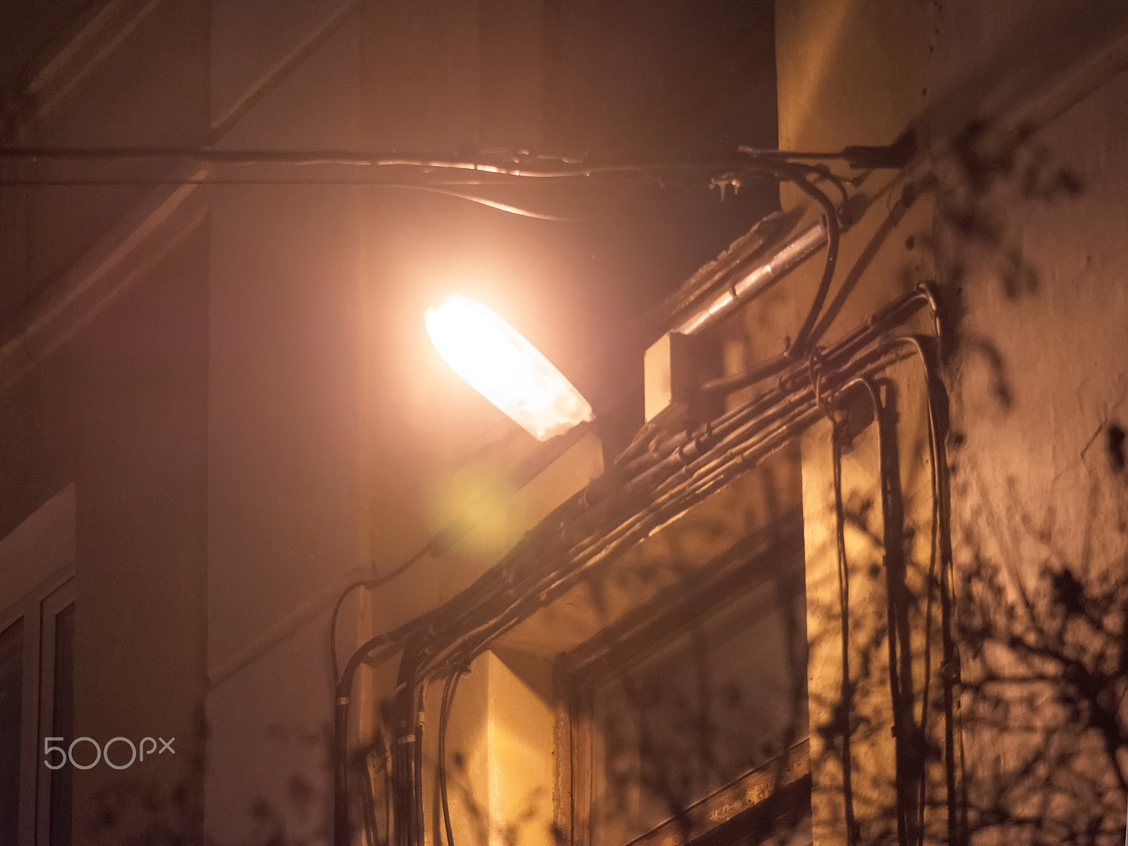 AF Zoom-Nikkor 35-105mm f/3.5-4.5 sample photo. Door photography