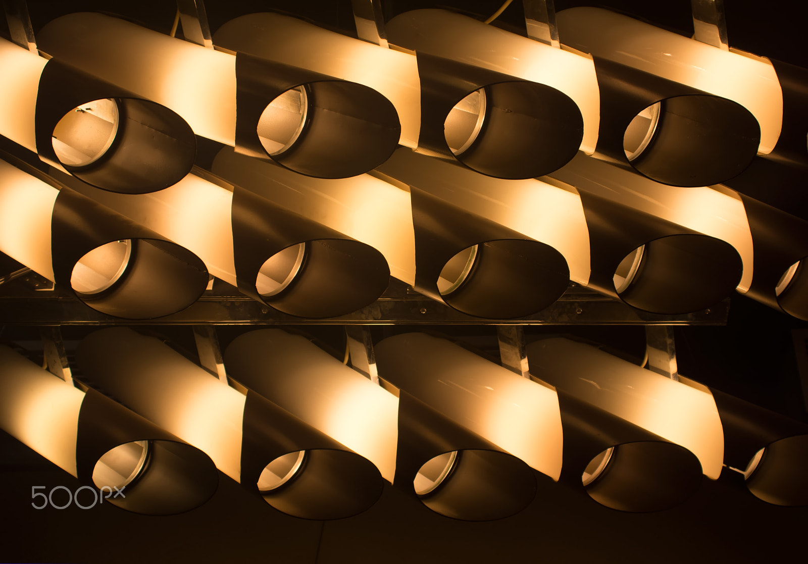 AF Zoom-Nikkor 35-105mm f/3.5-4.5 sample photo. Lamps photography