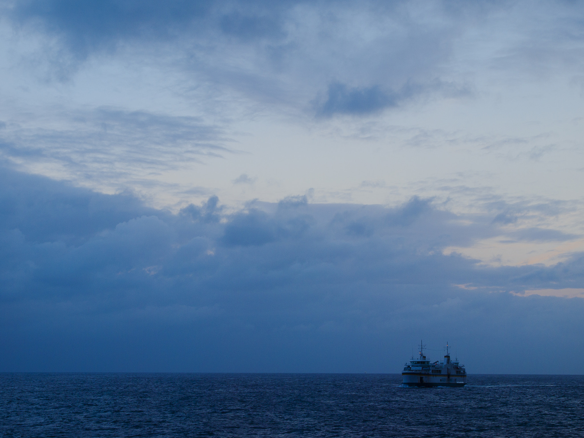 Olympus E-520 (EVOLT E-520) sample photo. The lonely sailing to gozo photography