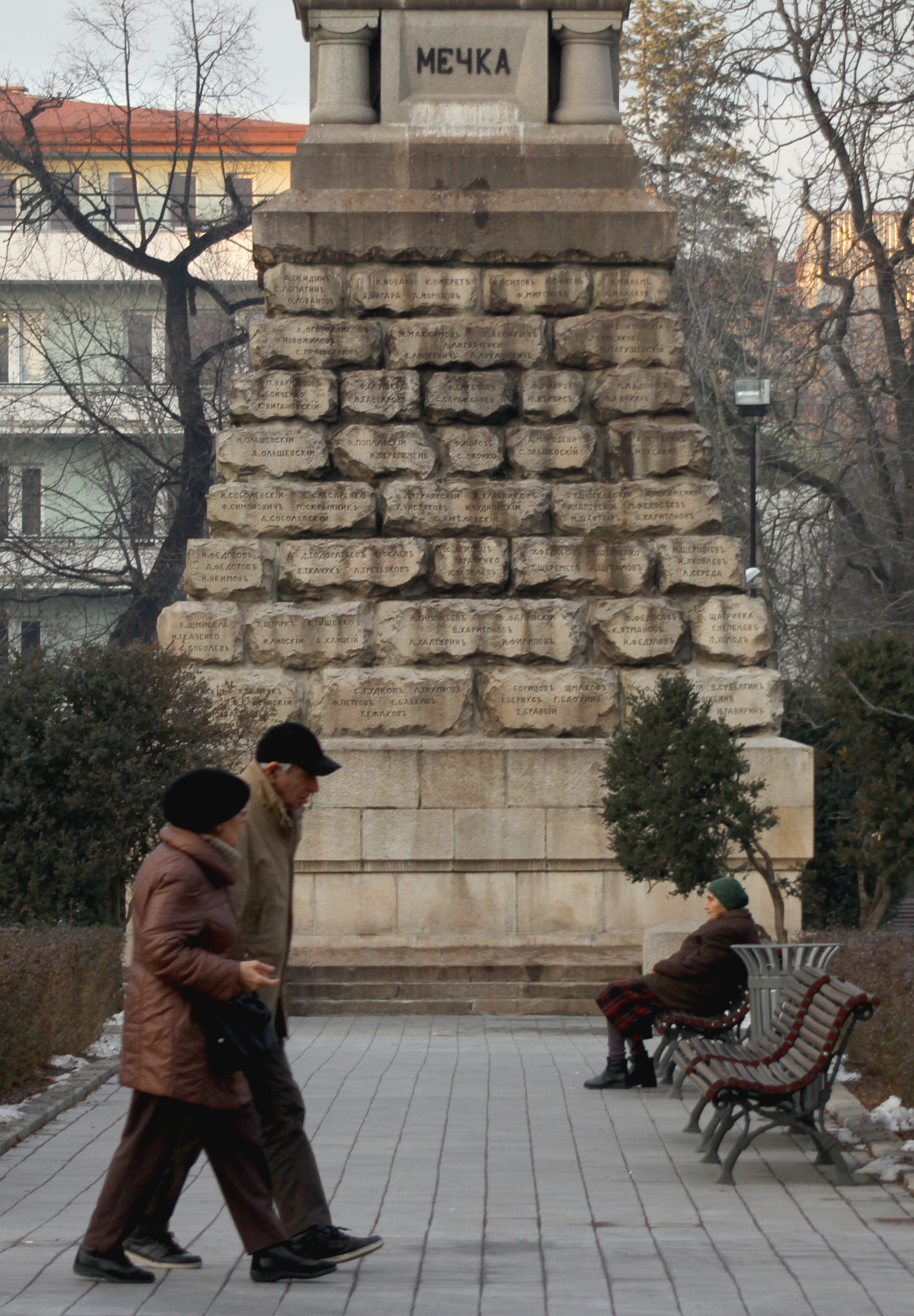 Canon EF 80-200mm F4.5-5.6 II sample photo. Тhe monument photography