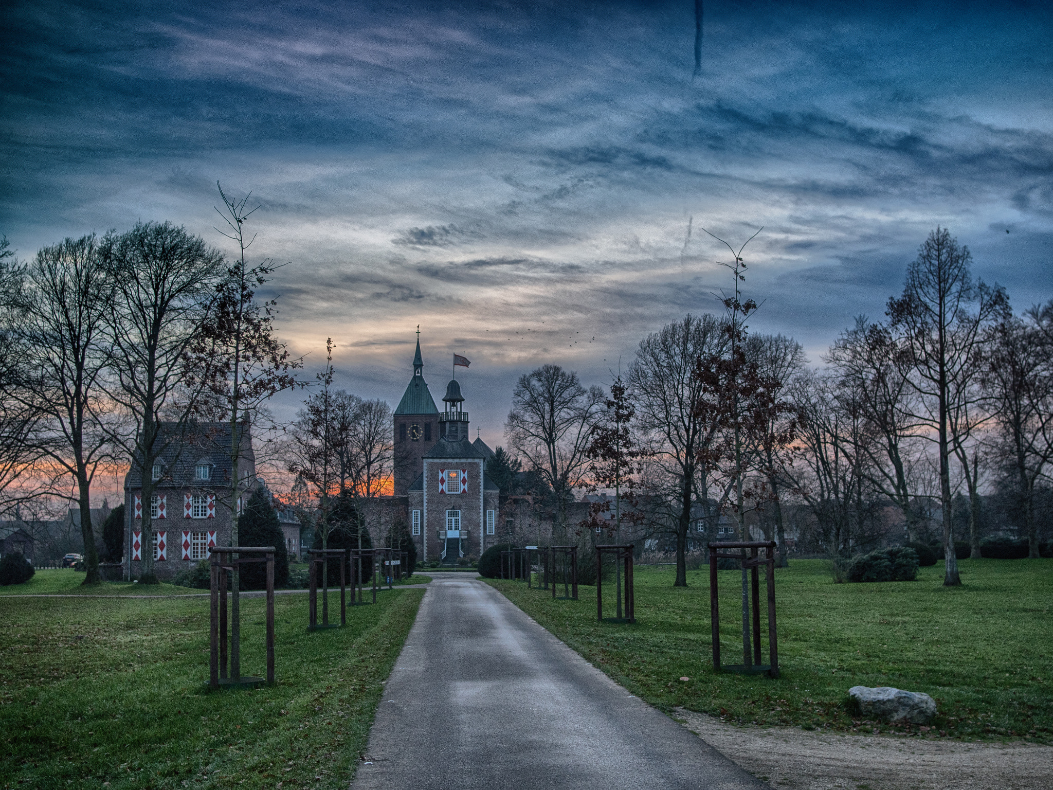 Olympus OM-D E-M5 II + Sigma 19mm F2.8 EX DN sample photo. Schlossruine hertefeld photography