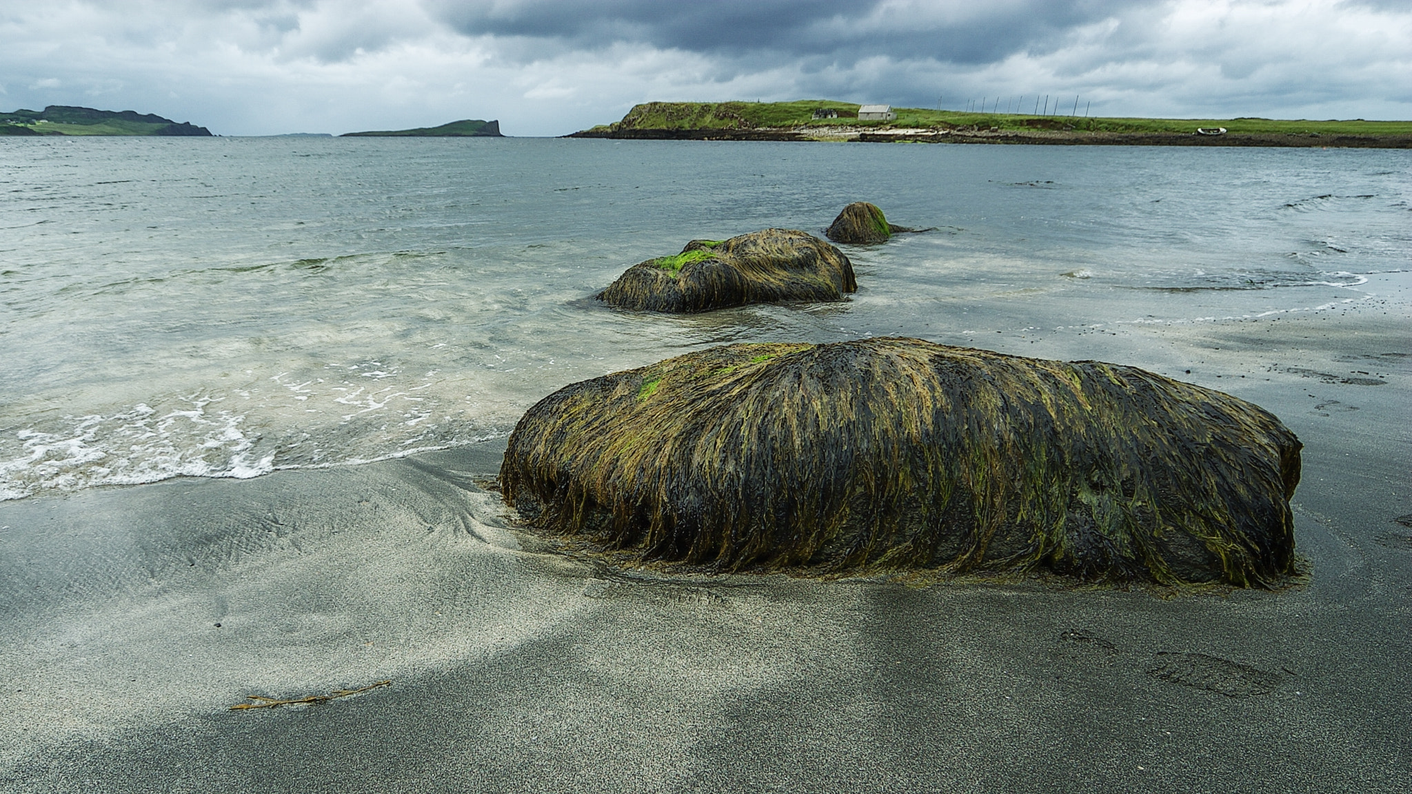 Tokina AT-X Pro 12-24mm F4 (IF) DX sample photo. Staffin beach photography