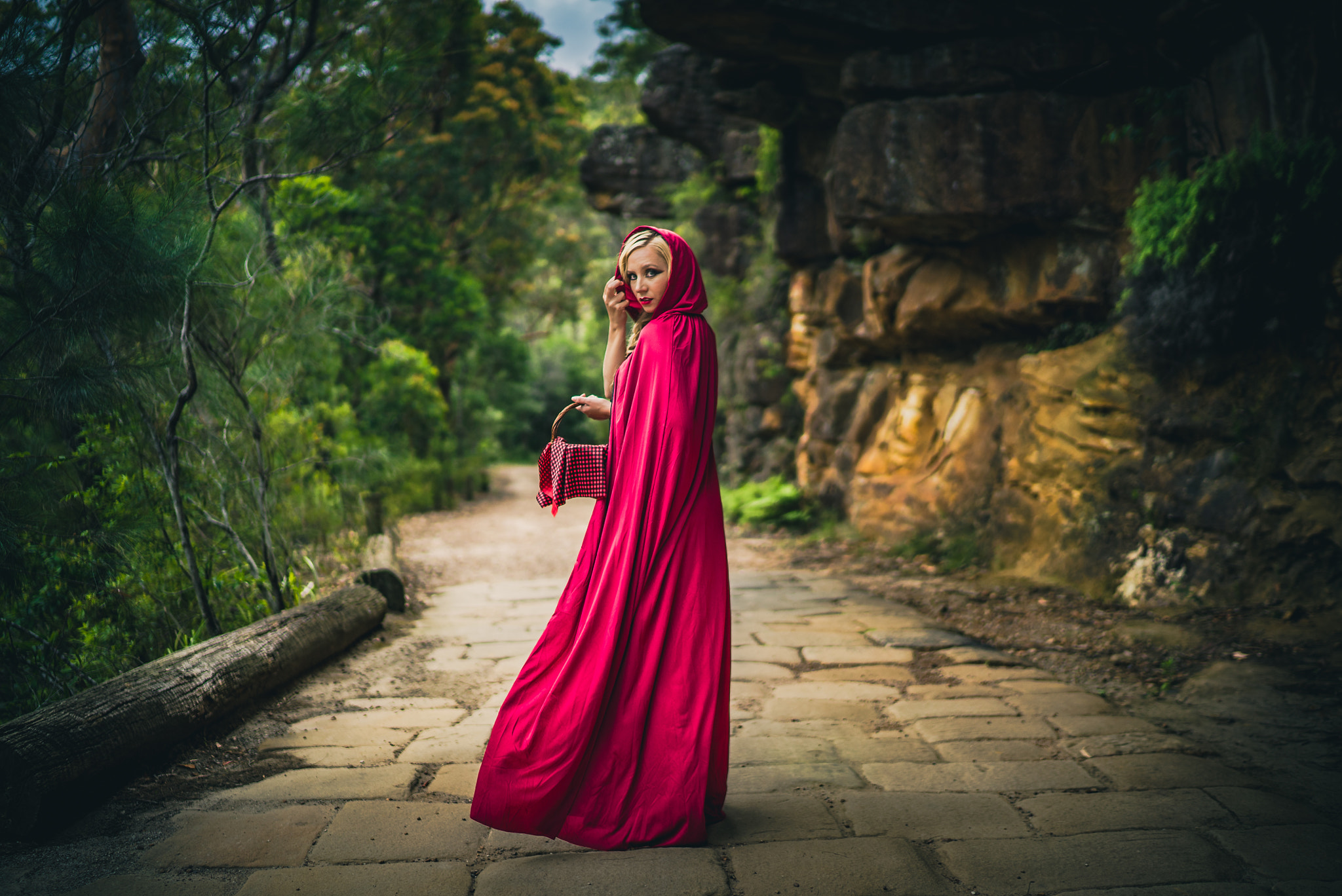 Sony a7S II + Sony Distagon T* FE 35mm F1.4 ZA sample photo. Red riding hood photography