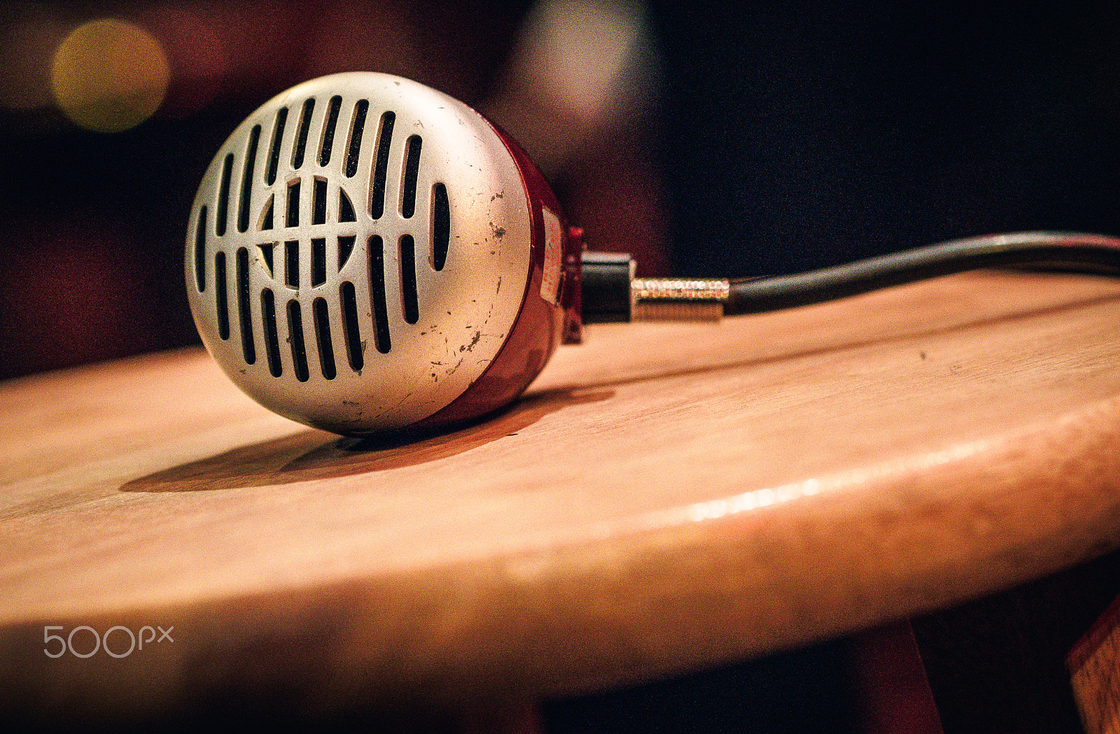 Olympus OM-D E-M10 + Olympus M.Zuiko Digital ED 75mm F1.8 sample photo. Vintage microphone photography