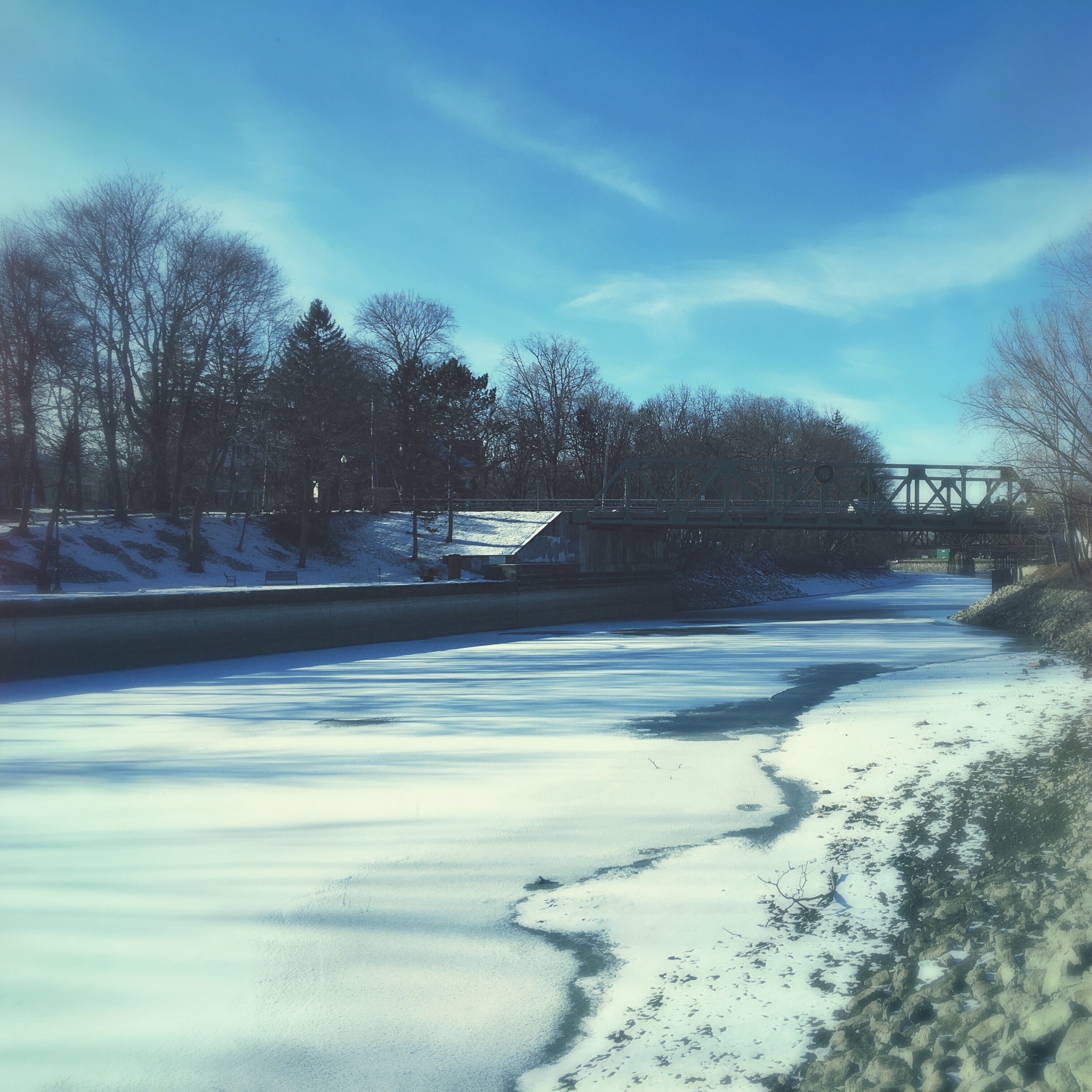 Hipstamatic 305 sample photo. Sunshine on the erie photography