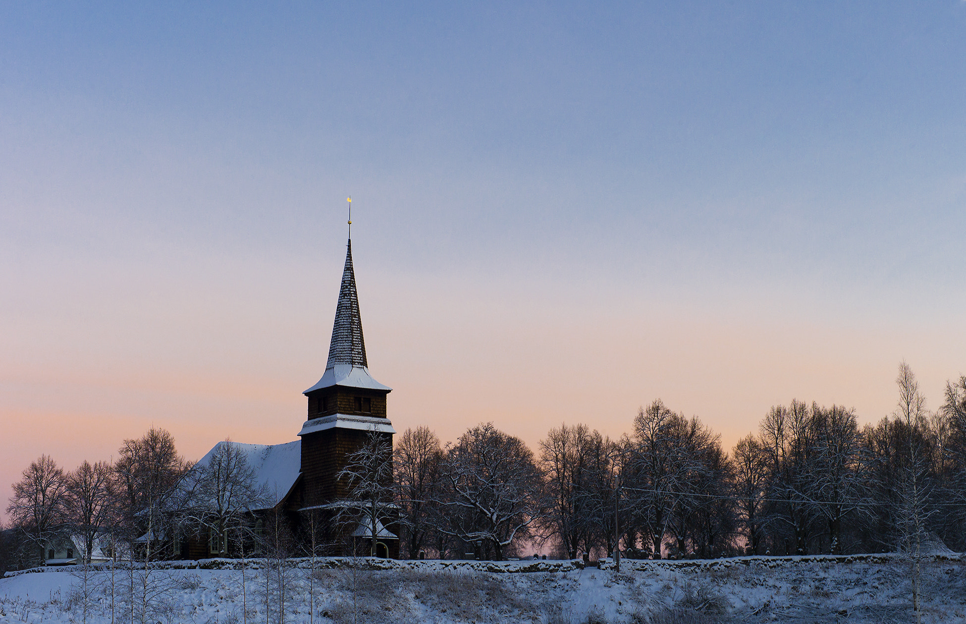 Leica M9 + Noctilux-M 50mm f/1 sample photo. The church photography
