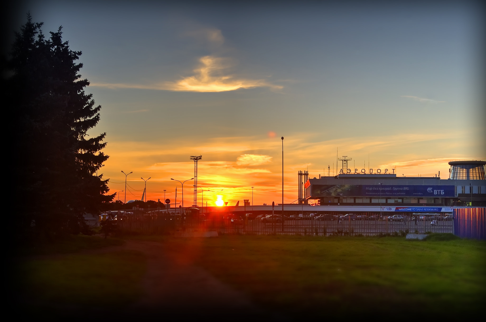 Tamron AF 28-75mm F2.8 XR Di LD Aspherical (IF) sample photo. The sun comes in to land at the airport photography