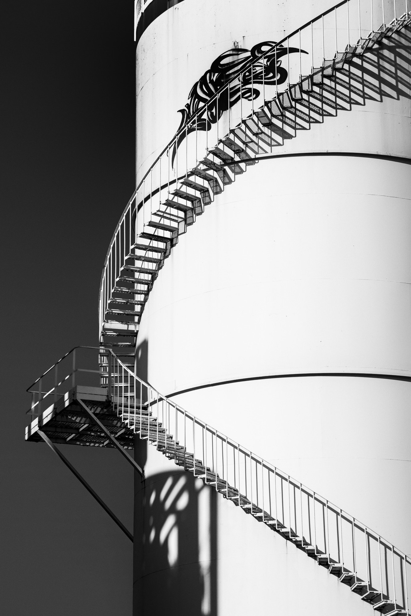 Pentax K-3 + HD Pentax DA 70mm F2.4 AL Limited sample photo. Fantôme dans l'escalier photography