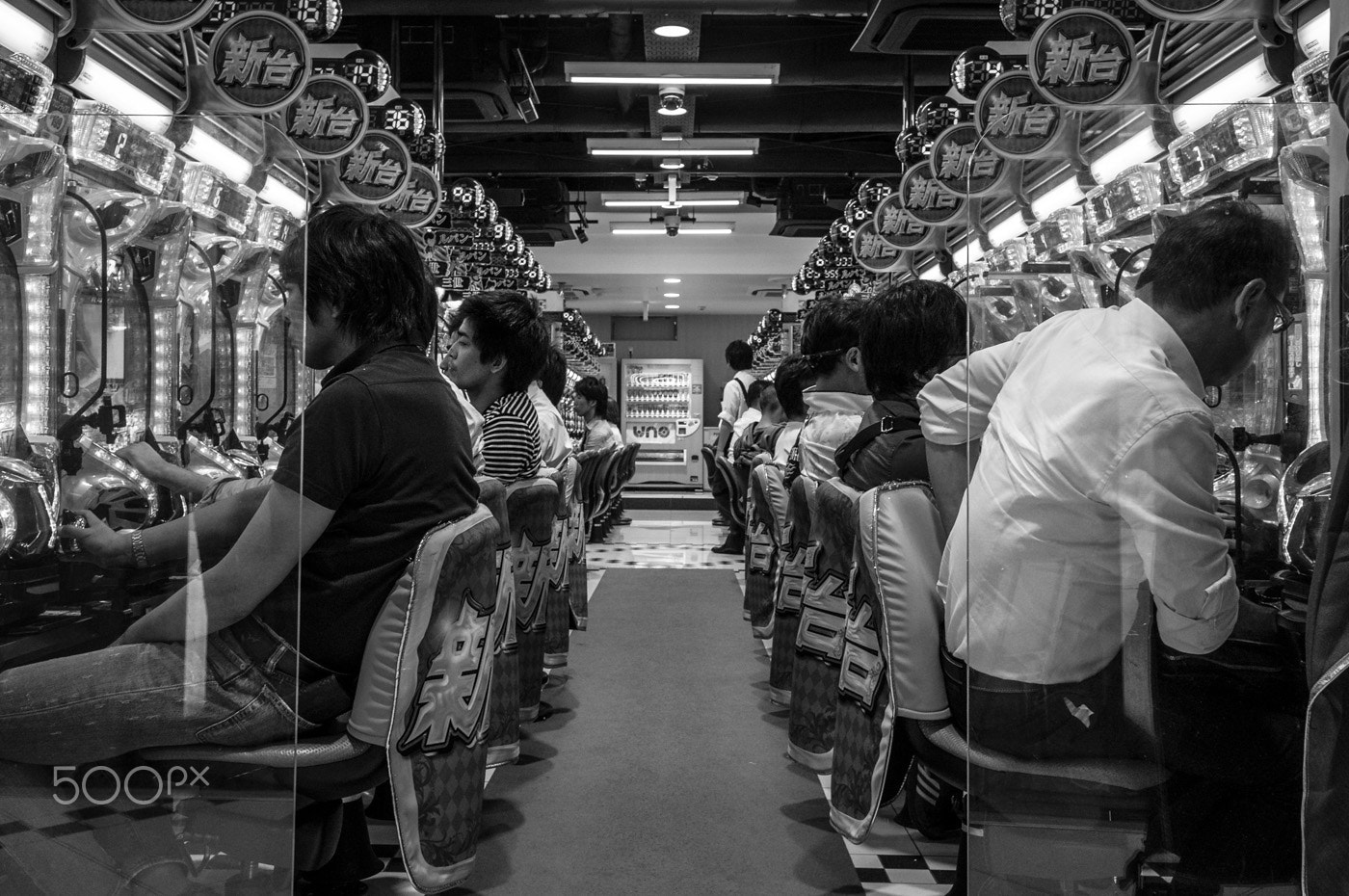 Sony Sonnar T* E 24mm F1.8 ZA sample photo. Pachinko photography