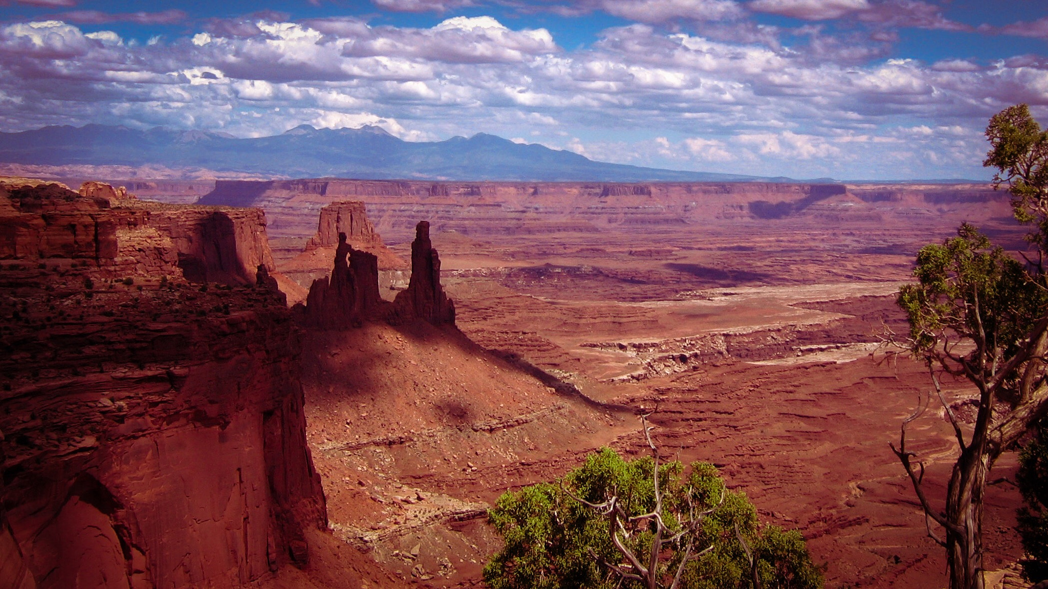 Canon POWERSHOT A95 sample photo. Shadows in canyonlands np photography