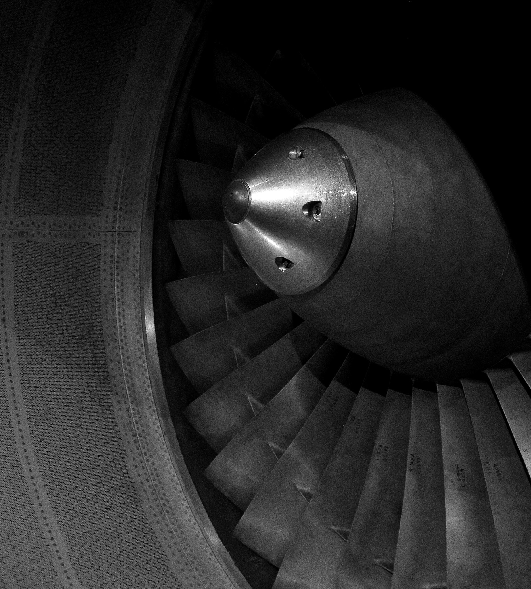 Canon PowerShot SD890 IS (Digital IXUS 970 IS / IXY Digital 820 IS) sample photo. Rolls royce rb211-22b photography