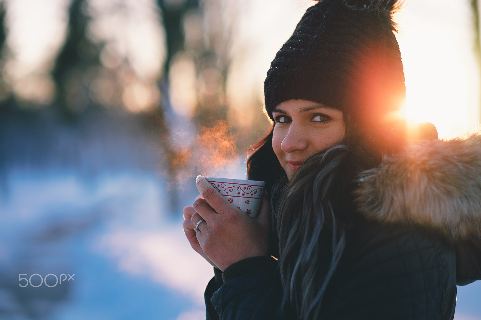 Fujifilm X-E1 + Fujifilm XF 56mm F1.2 R sample photo. Young woman drinking hot tea winter snow outdoor photography