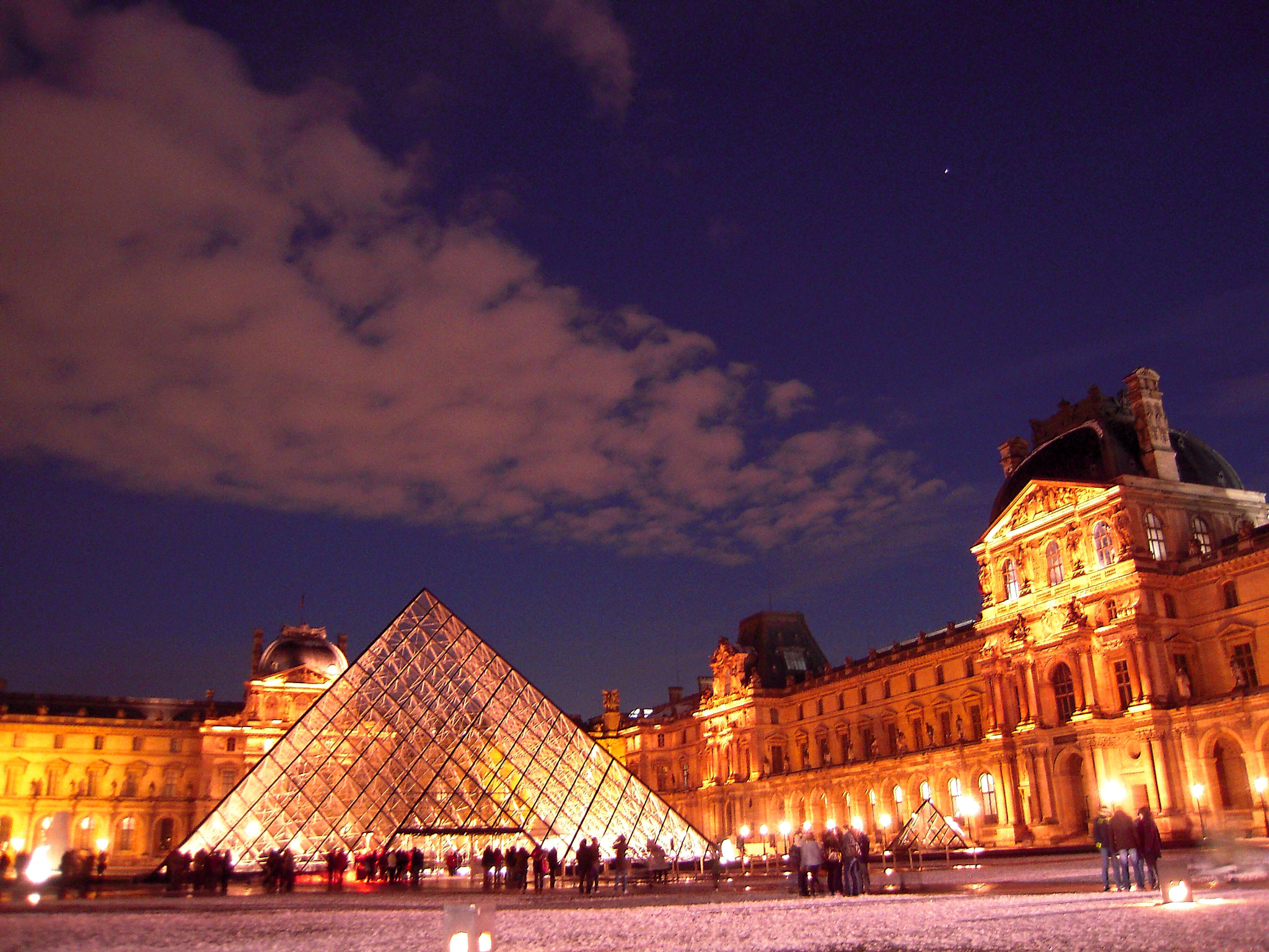 Nikon Coolpix S610c sample photo. Louvre, paris photography