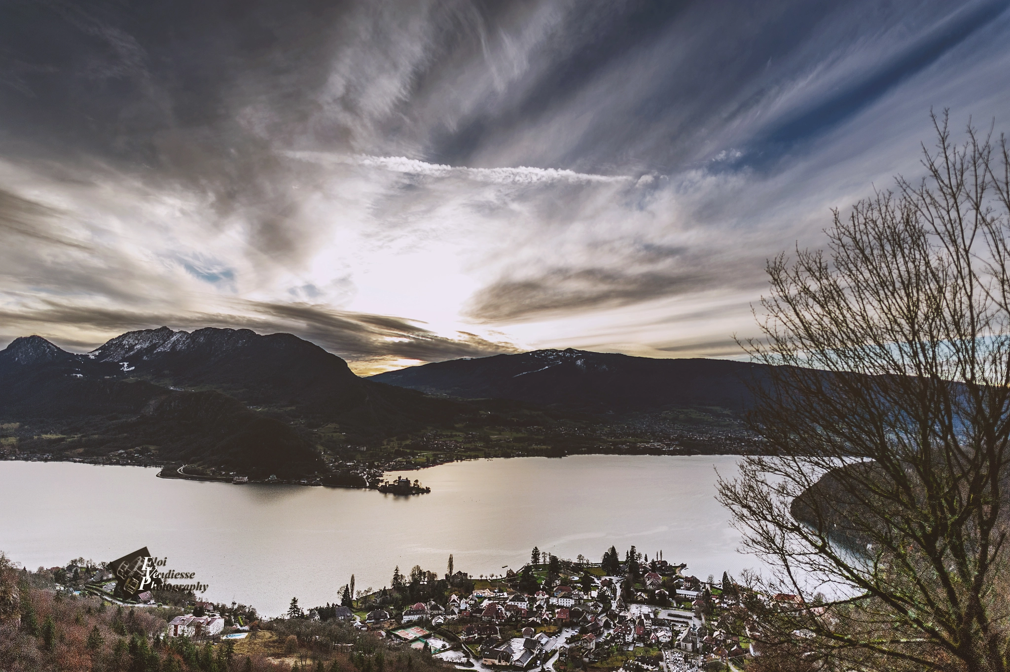 Nikon D3S + Nikon AF-S Nikkor 20mm F1.8G ED sample photo. Annecy lac photography