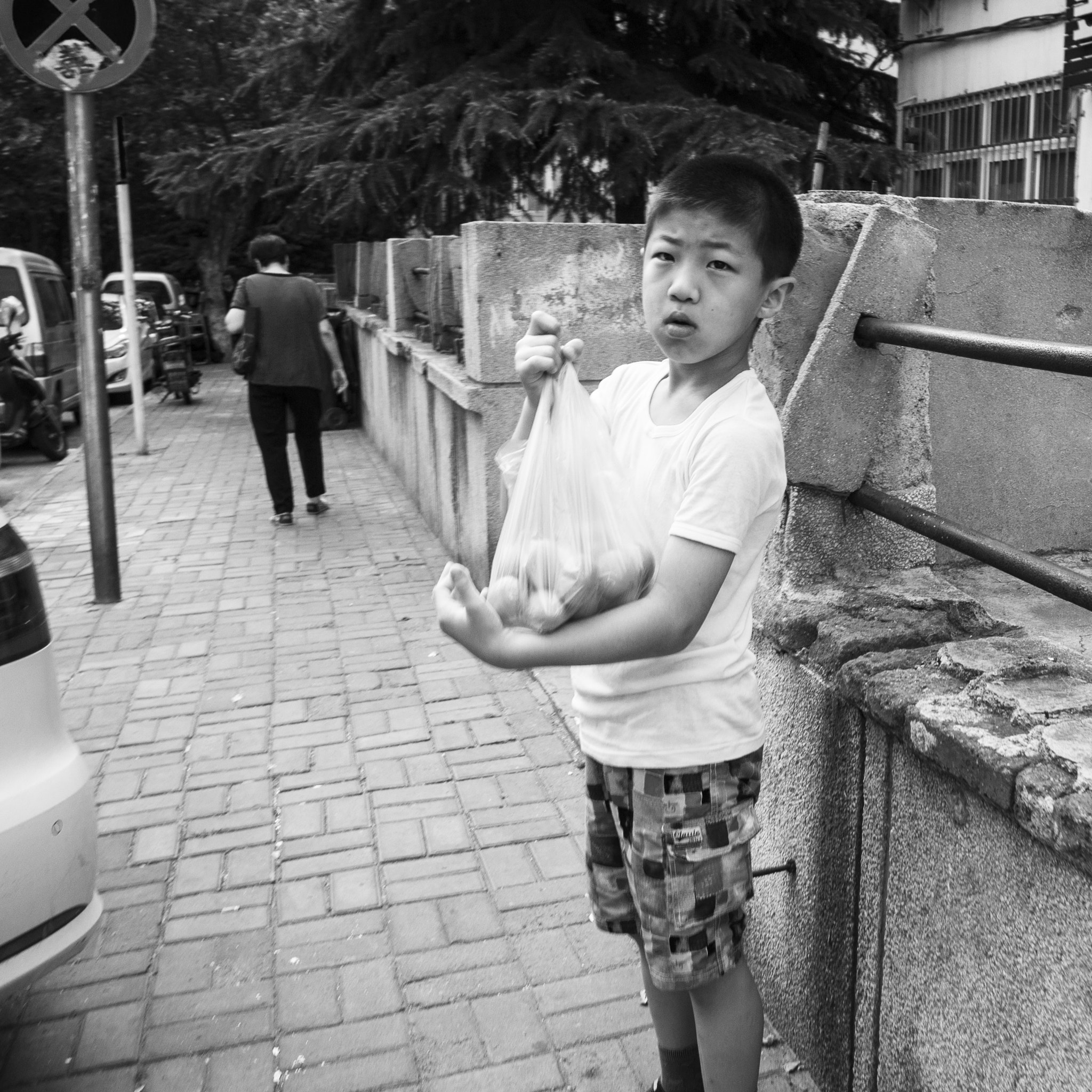 Sony Alpha DSLR-A550 + Sony DT 18-55mm F3.5-5.6 SAM sample photo. Boy photography