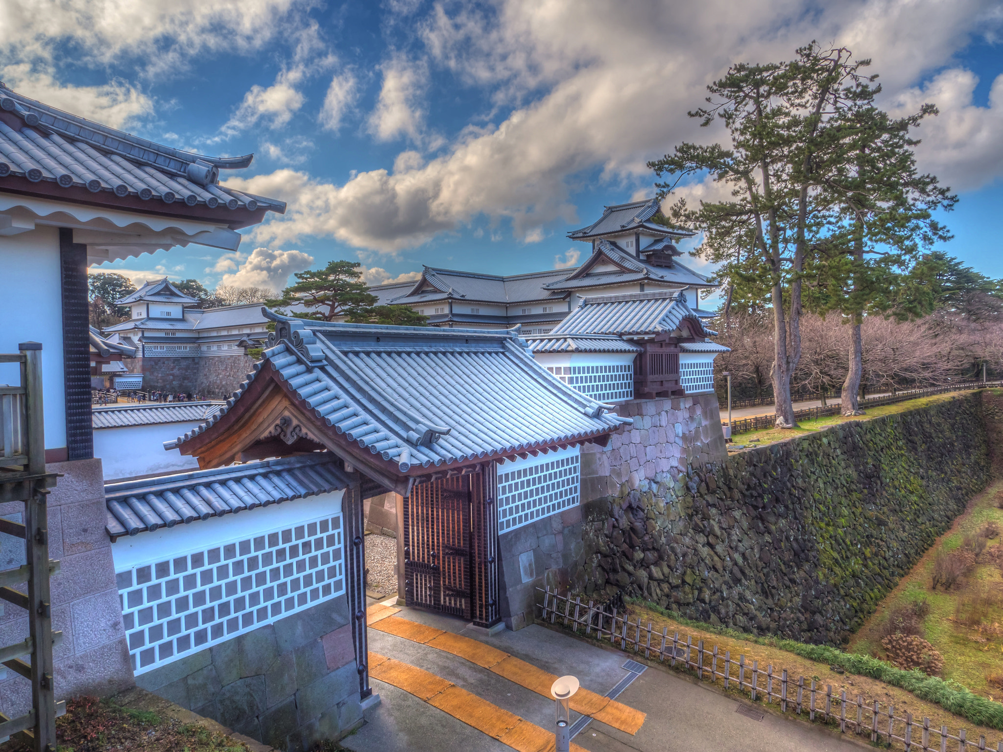 Olympus OM-D E-M5 II + OLYMPUS M.12mm F2.0 sample photo. Kanazawa castle park photography