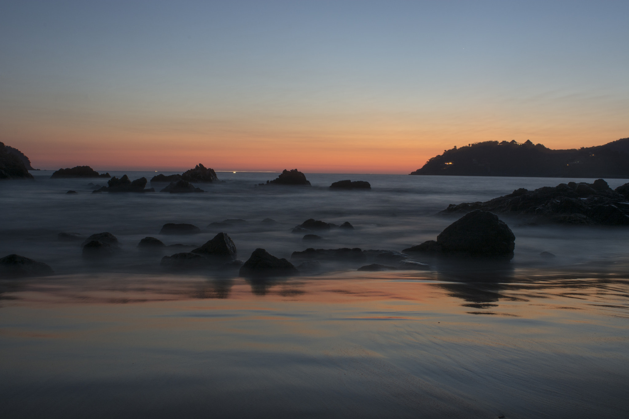 Nikon D7100 + Nikon AF Nikkor 24mm F2.8D sample photo. Playa la ropa photography