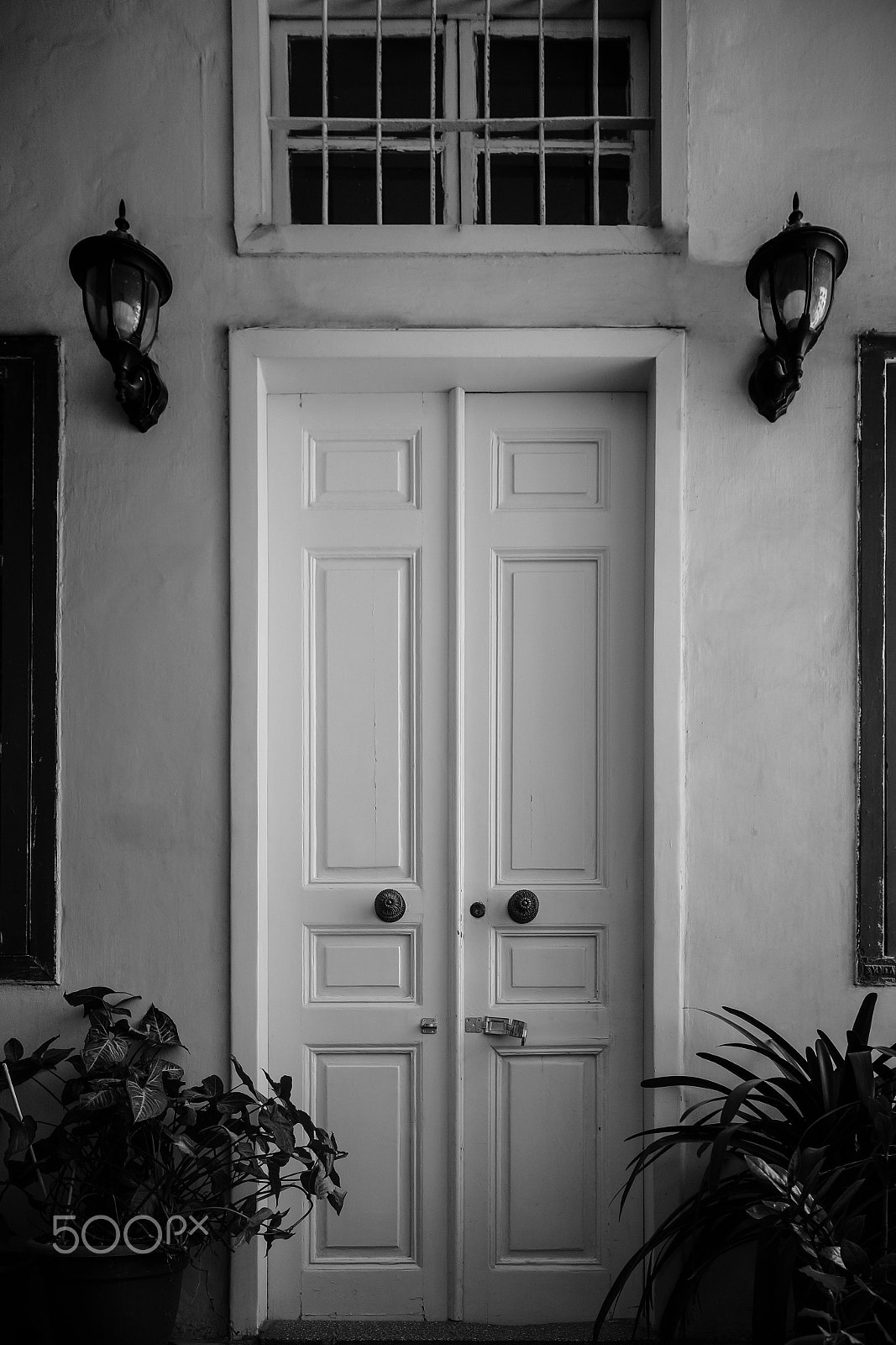 Sony Alpha NEX-7 + Sony E 16mm F2.8 sample photo. The door photography