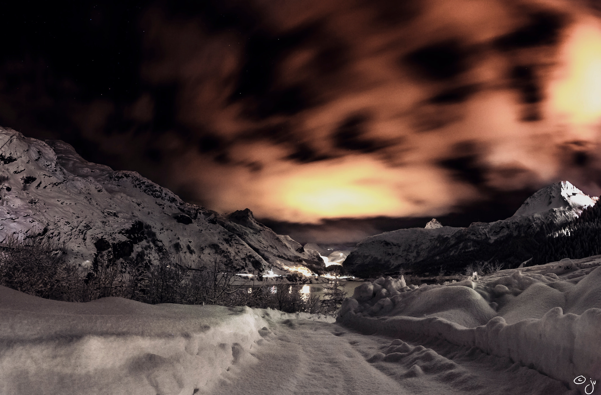 Nikon D3 + Nikon AF Fisheye-Nikkor 16mm F2.8D sample photo. Lake of tignes photography