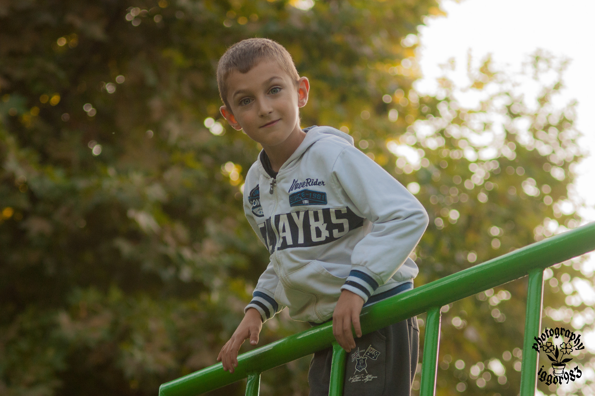 Minolta AF 70-210mm F4 Macro sample photo. My daughter and son photography