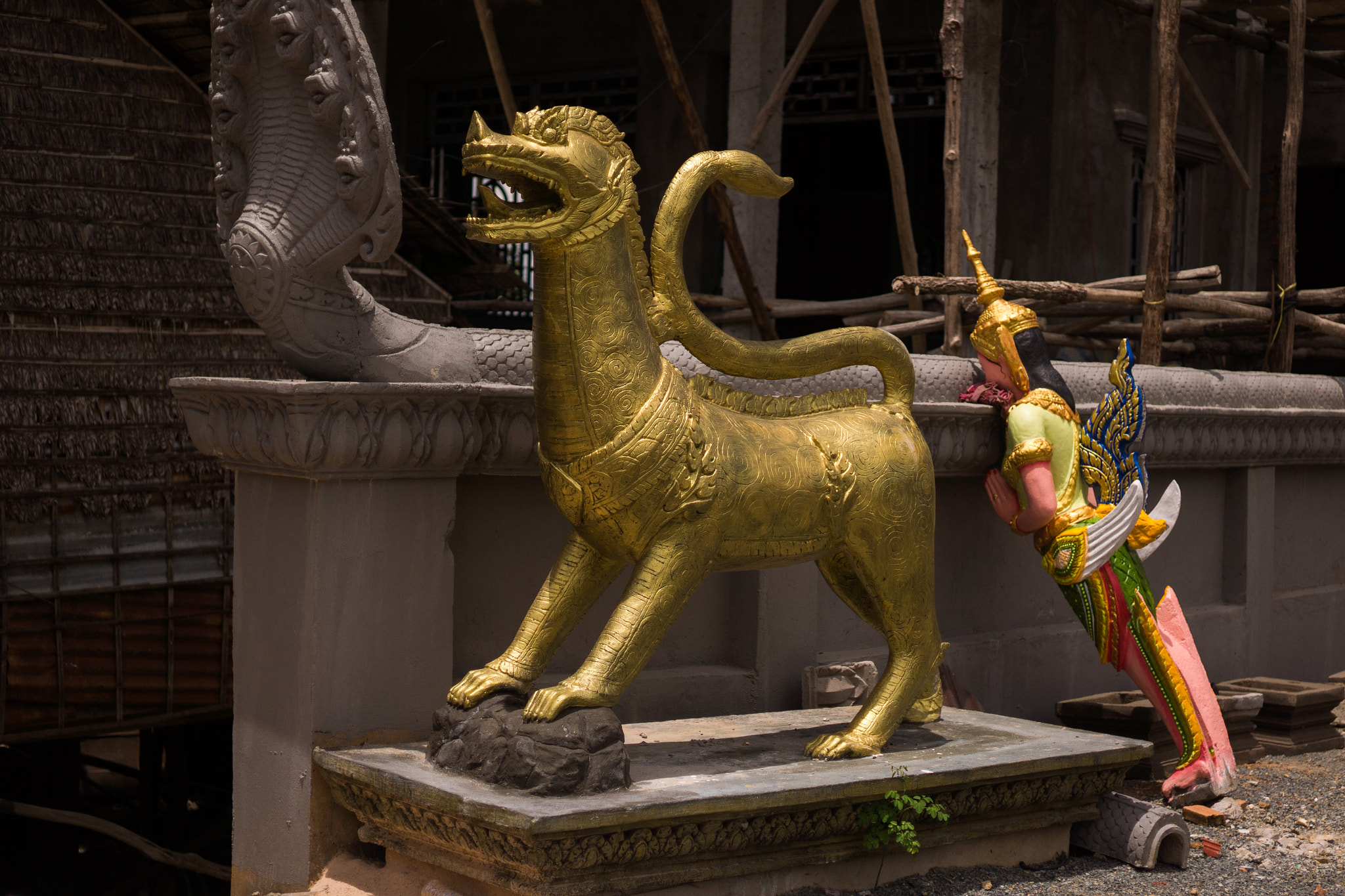 E 32mm F1.8 sample photo. Punished sculture photography