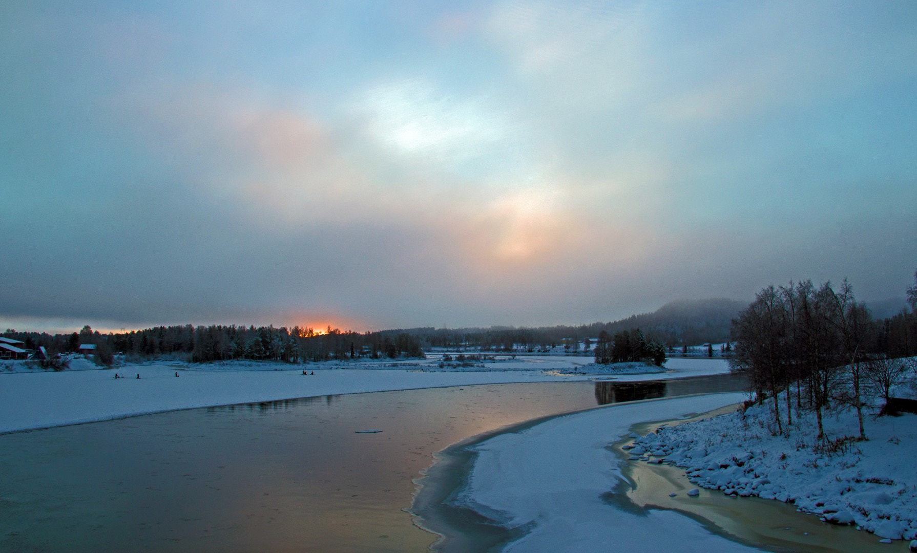 Canon EF-S 18-200mm F3.5-5.6 IS sample photo. Mid day light close to the arctic circle photography