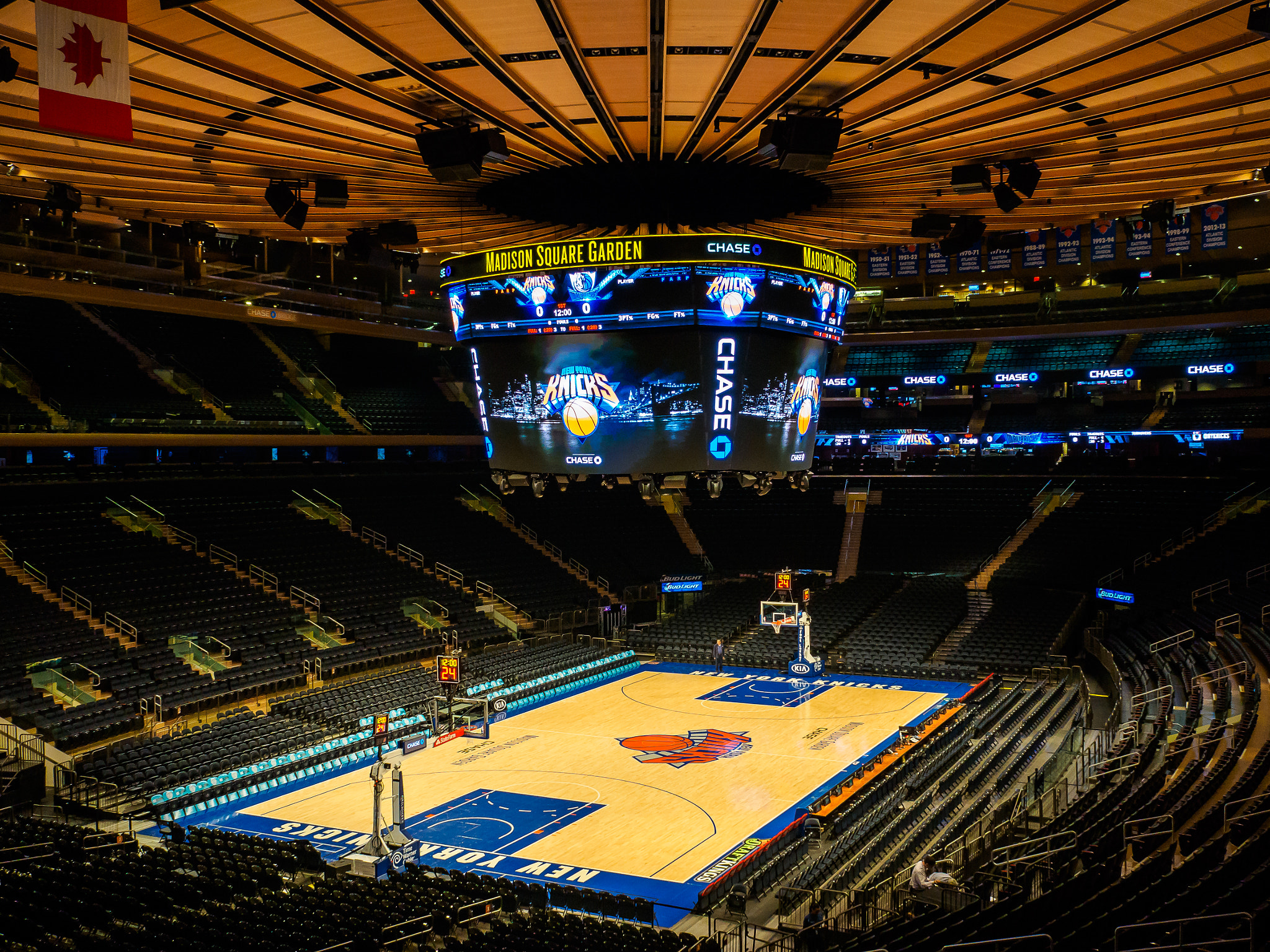 Olympus OM-D E-M5 II + Olympus M.Zuiko Digital 17mm F2.8 Pancake sample photo. Madison square garden photography