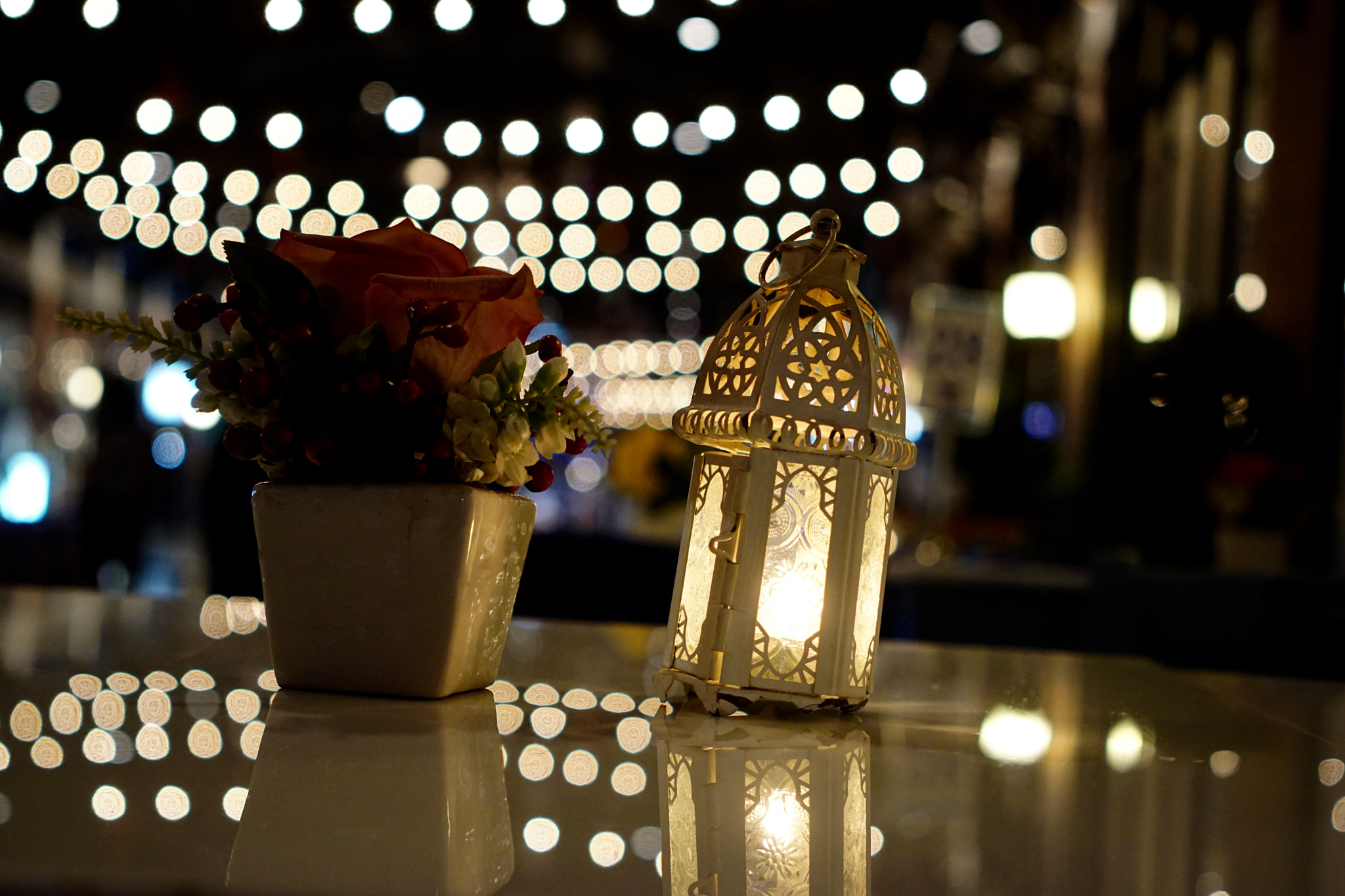 Sony a6000 + Sony Sonnar T* FE 35mm F2.8 ZA sample photo. Table lamp photography
