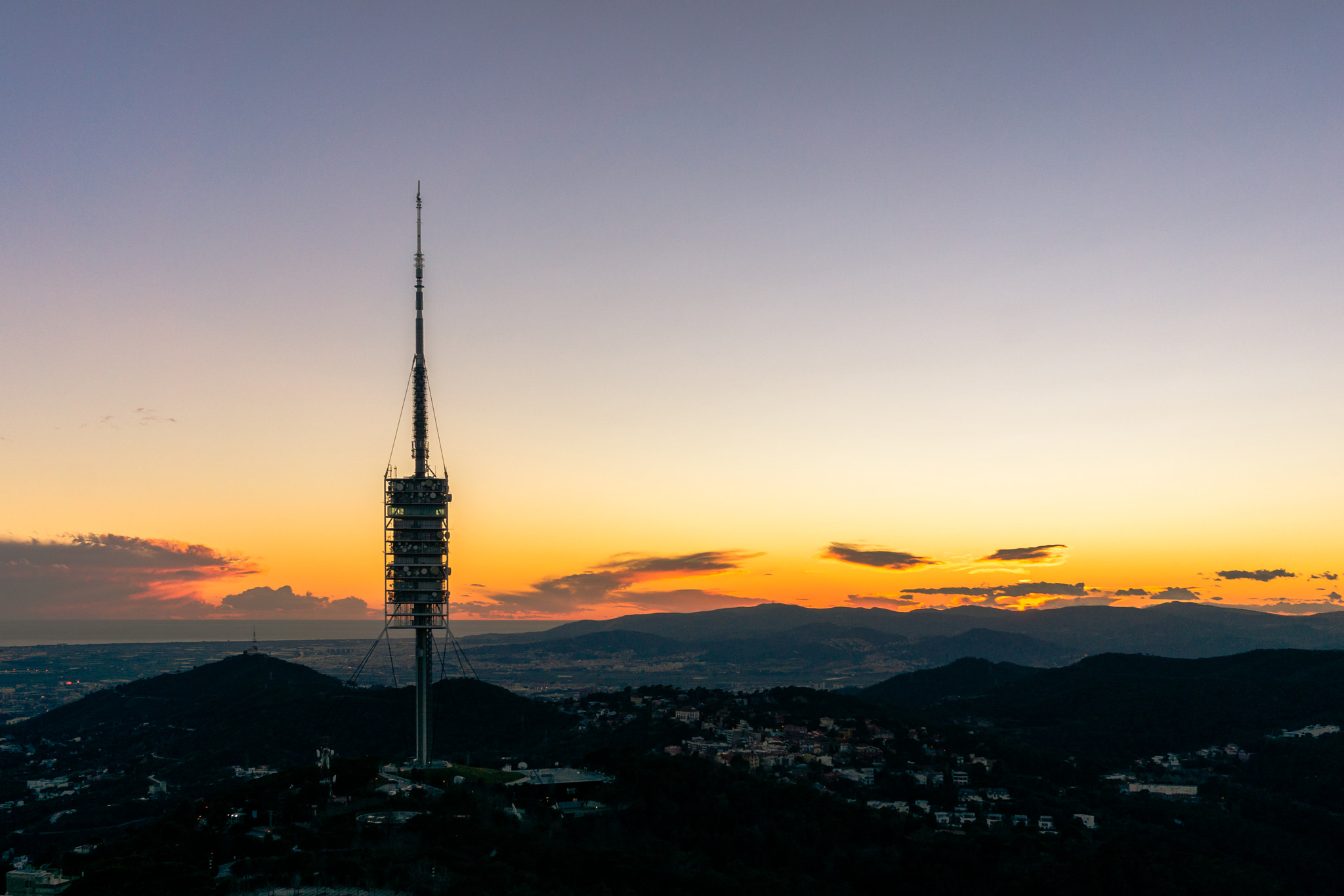 Sony Alpha NEX-6 + Sony E 20mm F2.8 sample photo. Barcelona's hills photography