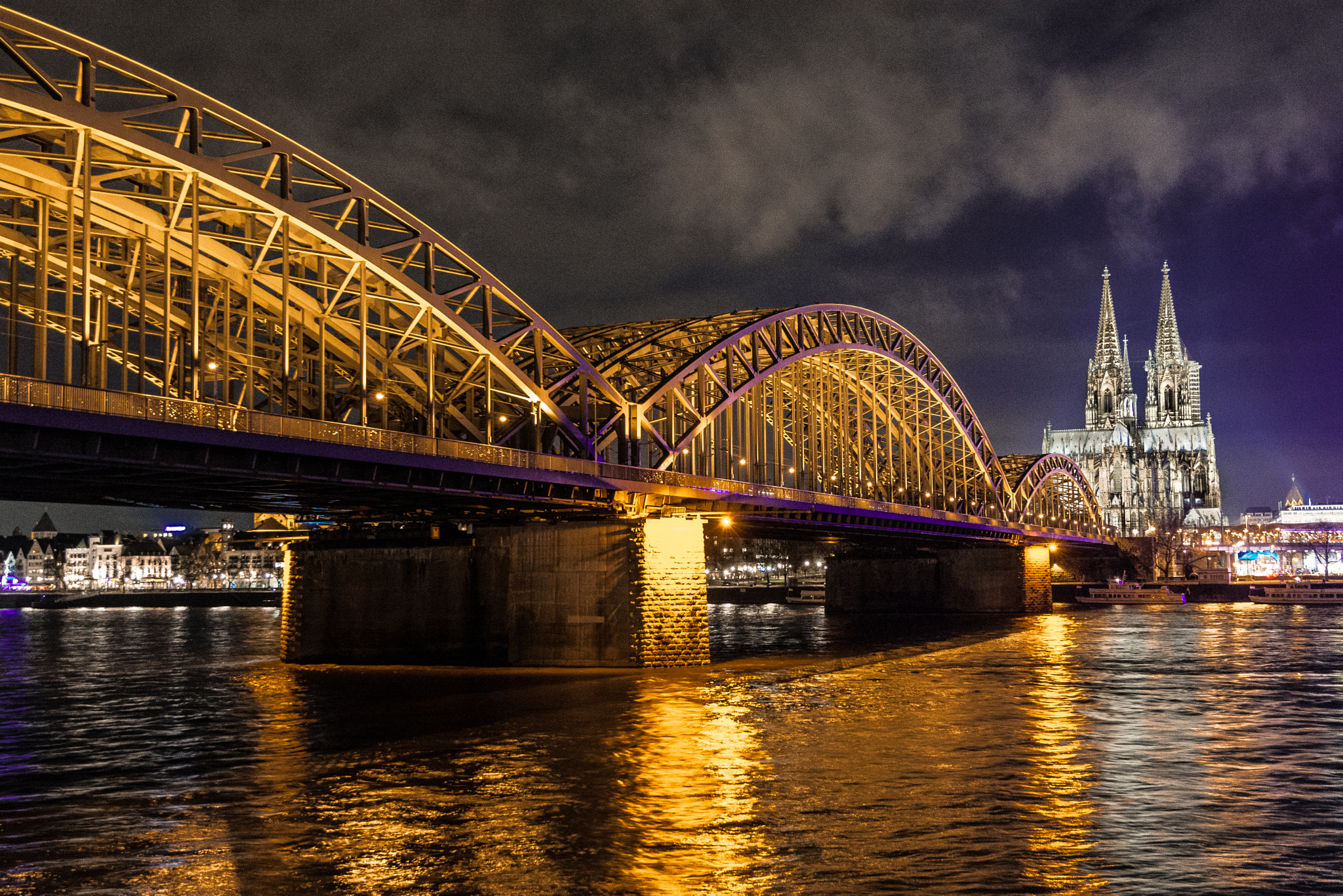 Nikon AF-S Nikkor 16-35mm F4G ED VR sample photo. Cologne photography