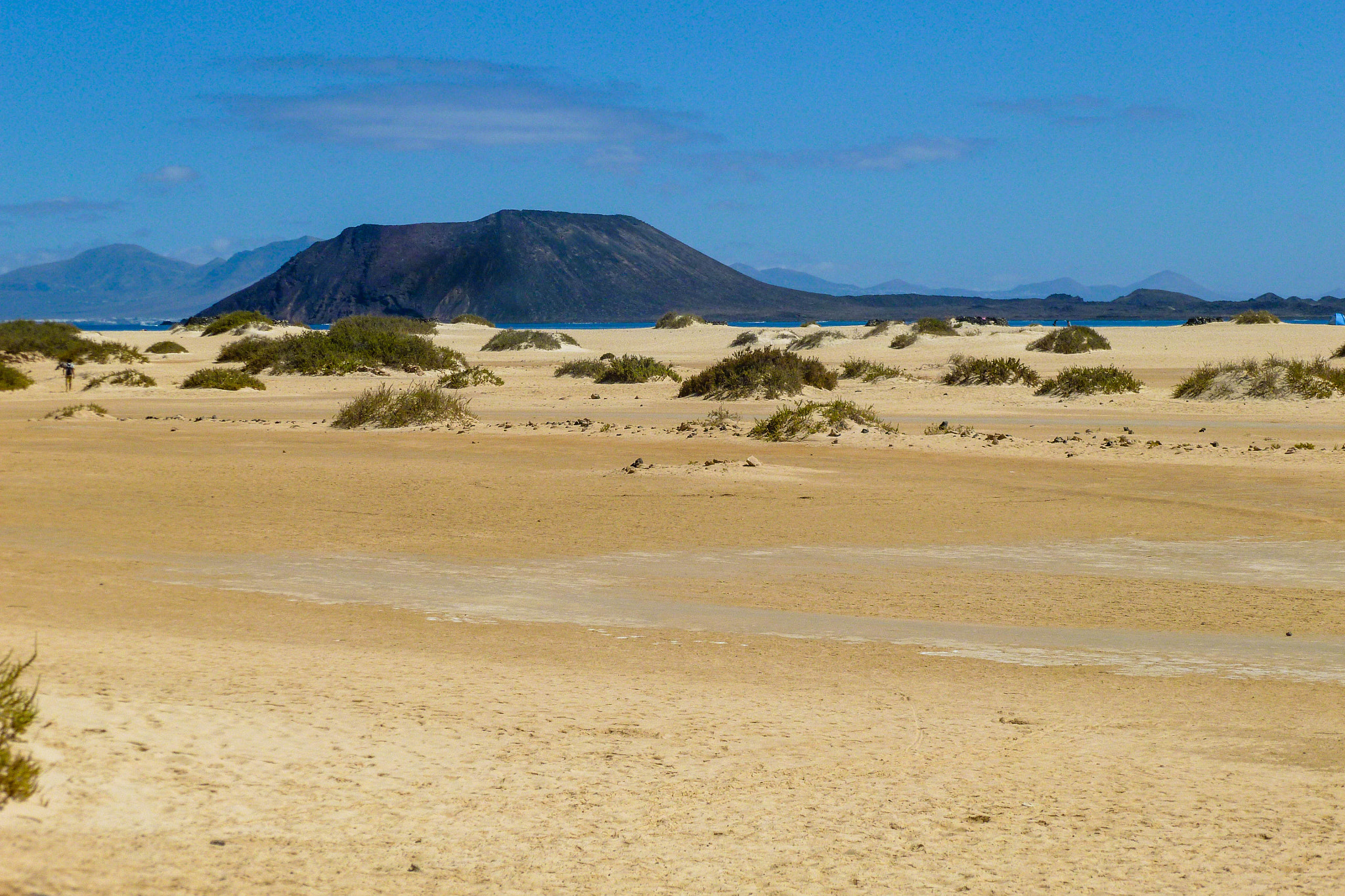 Panasonic Lumix DMC-FH25 (Lumix DMC-FS35) sample photo. Paysage désertique à fuerteventura photography