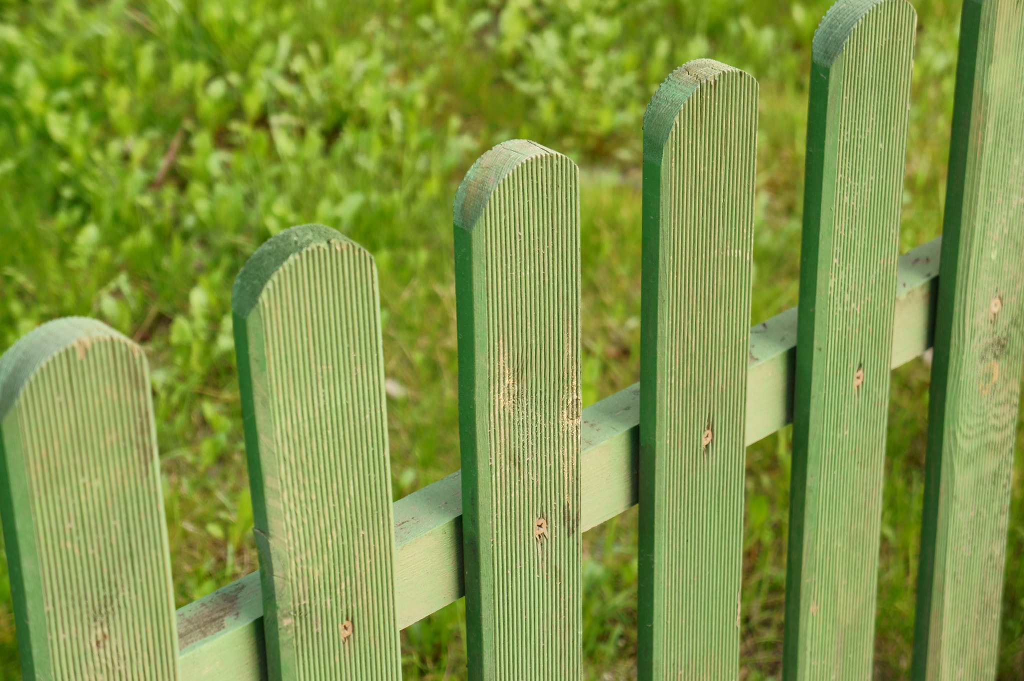 Sony E 18-55mm F3.5-5.6 OSS sample photo. Wooden fence photography