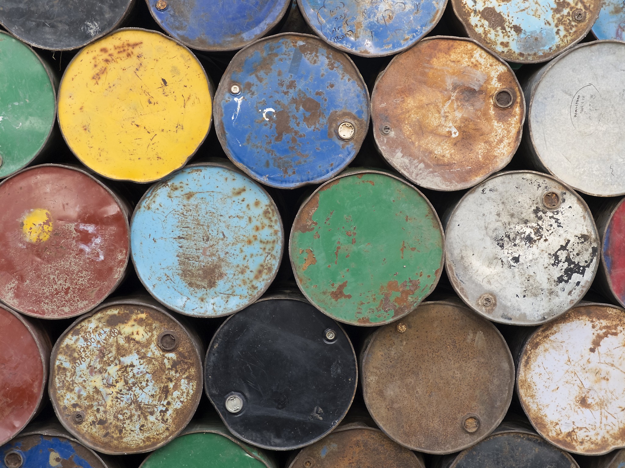 Fujifilm X20 sample photo. Rust colored barrels photography