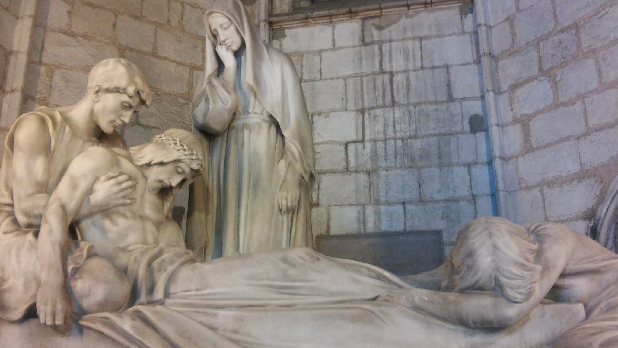 LG L90 sample photo. Catedral de barcelona photography