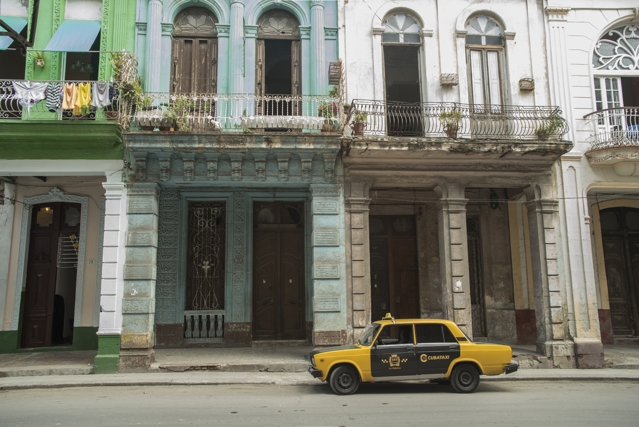 Sigma 28-200mm F3.5-5.6 Compact Aspherical Hyperzoom Macro sample photo. Havana taxi photography