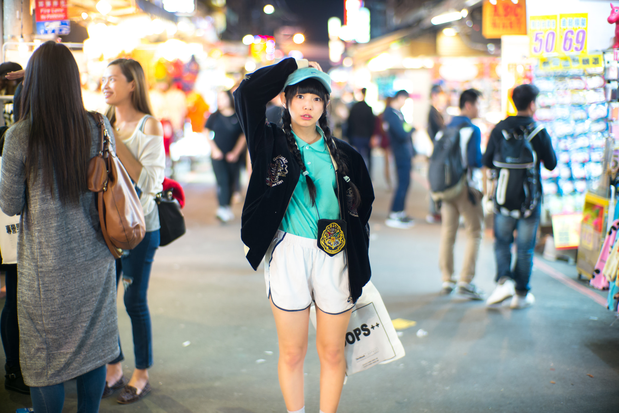 Noctilux-M 1:1/50 sample photo. Shilin night market photography