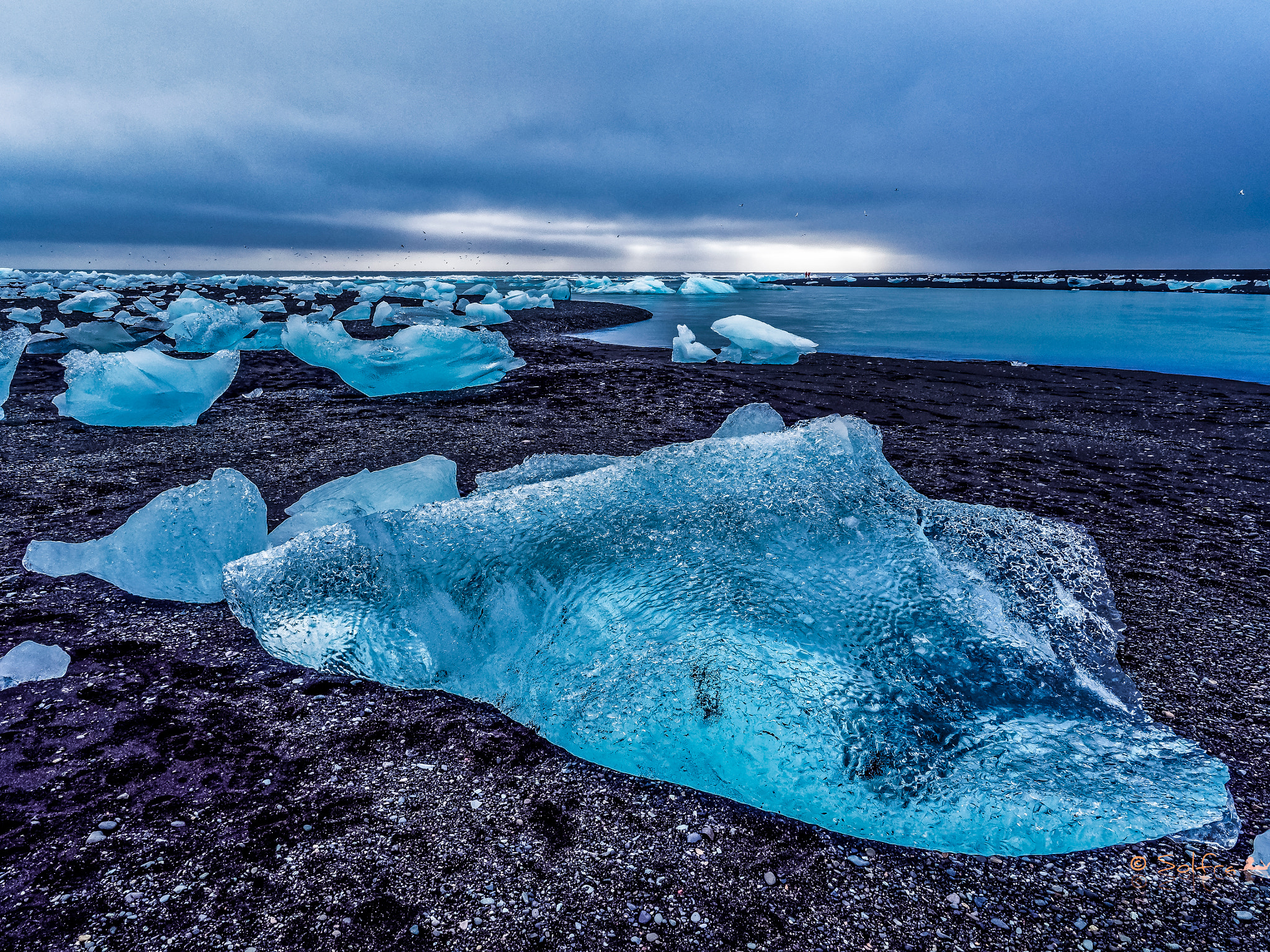 OLYMPUS M.12mm F2.0 Ltd Blk sample photo. Frost & fire photography