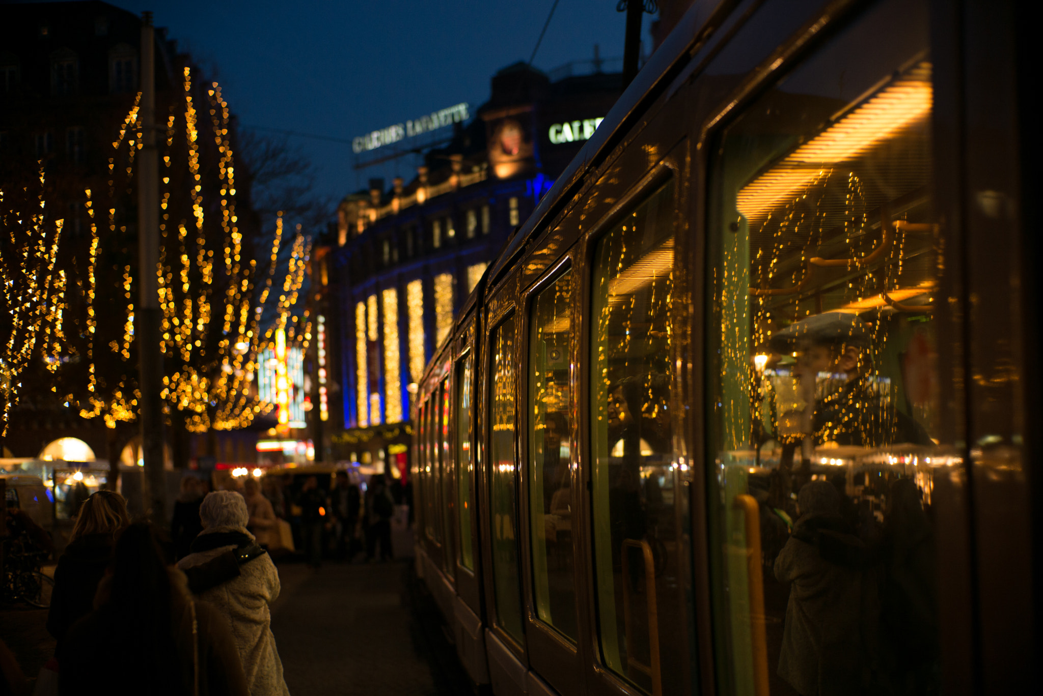 Noctilux-M 1:1/50 sample photo. Reflection photography