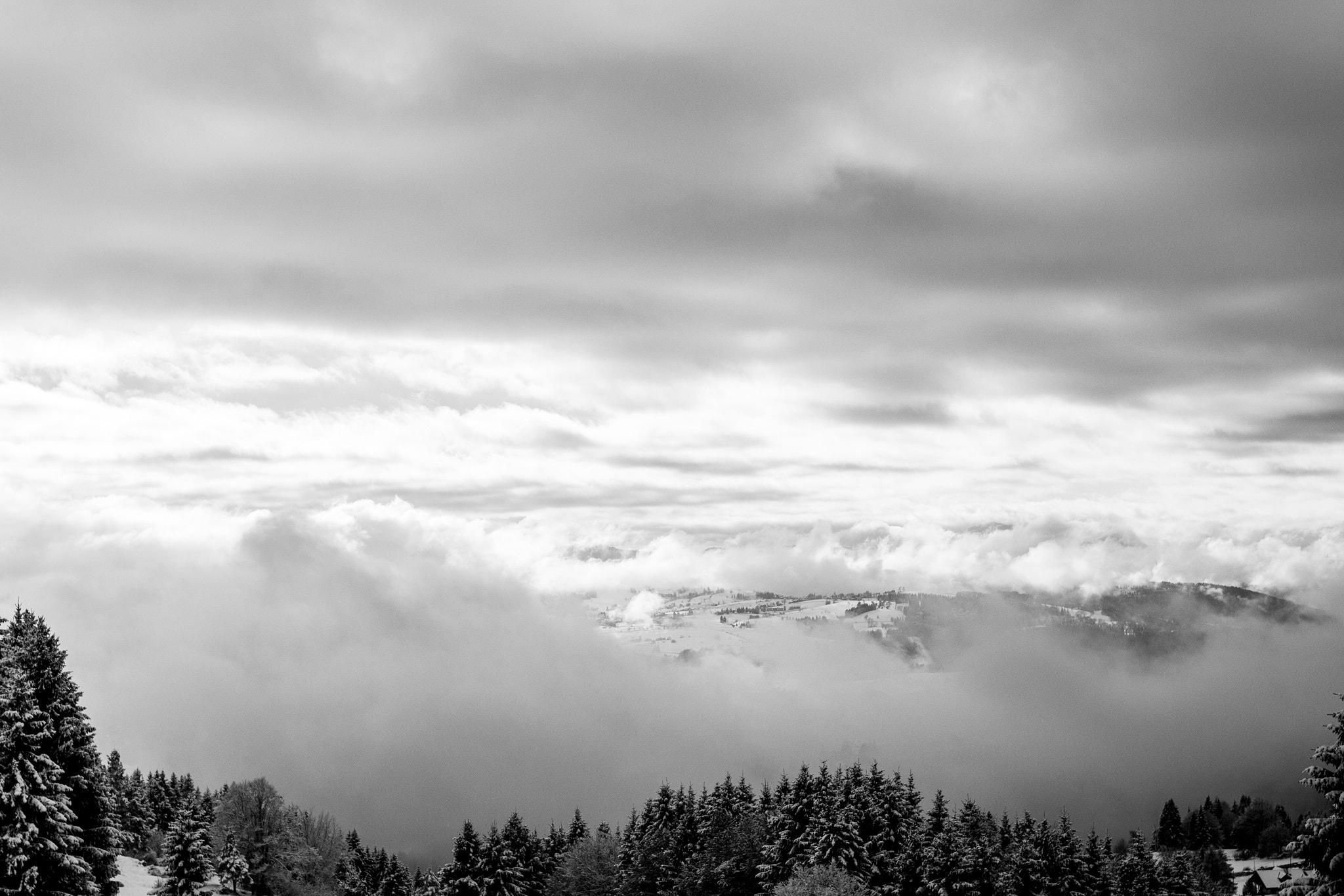 Canon EOS M + Sigma 35mm F1.4 DG HSM Art sample photo. Between the clouds photography