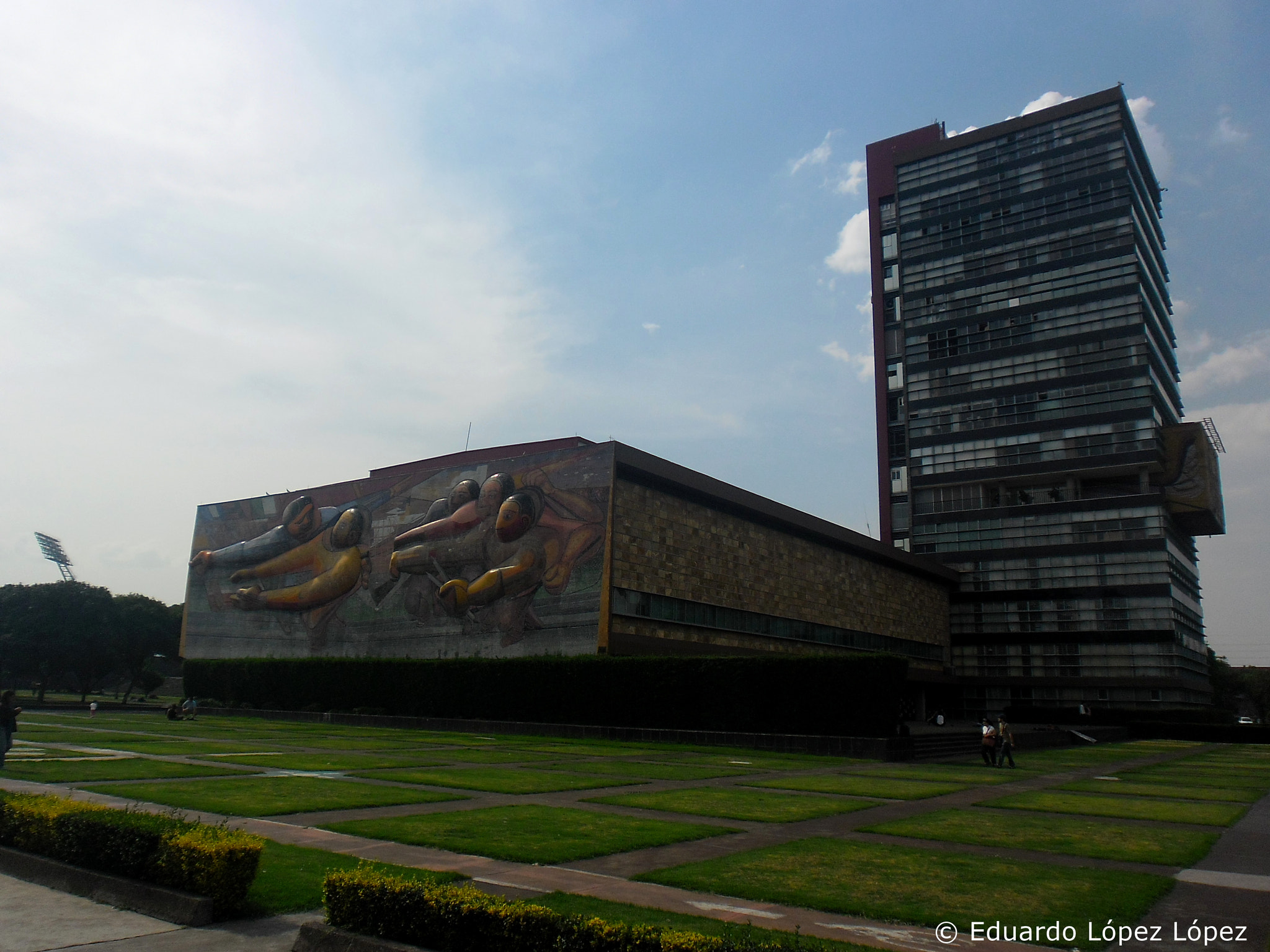 Samsung ES9/ ES8 sample photo. Edificio de rectoría. unam. photography