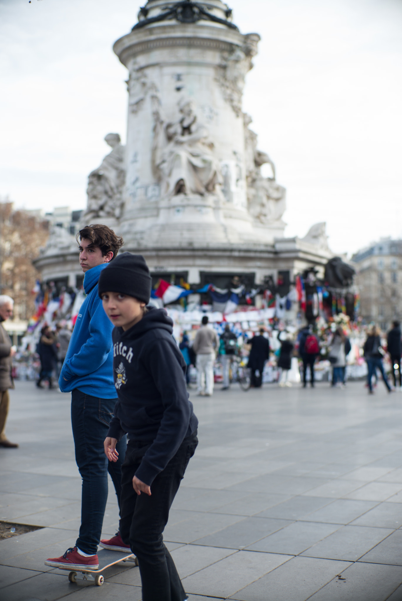 Noctilux-M 1:1/50 sample photo. Boys photography