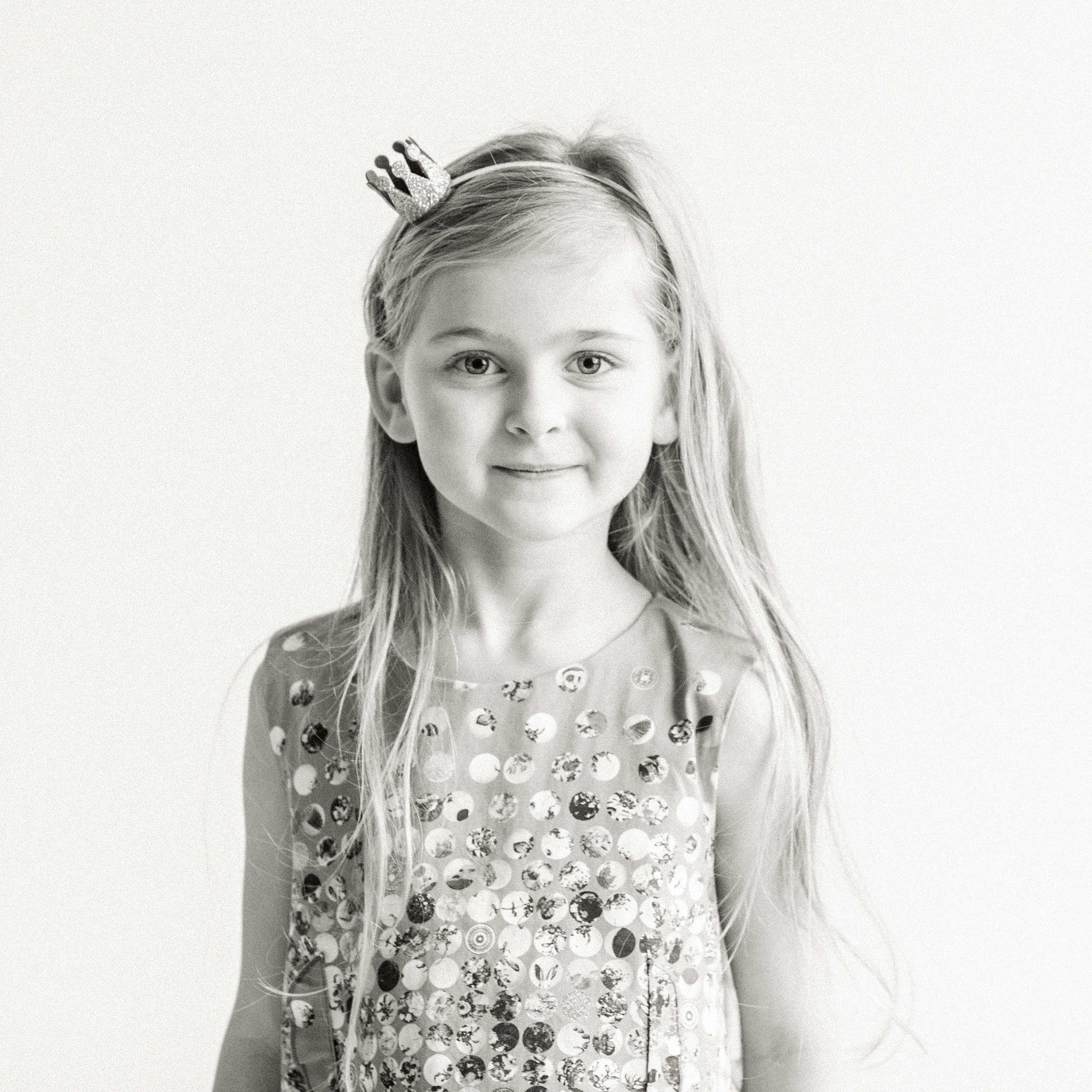 Nikon Df + Nikon AF Nikkor 105mm F2D DC sample photo. Mona wearing her crown photography