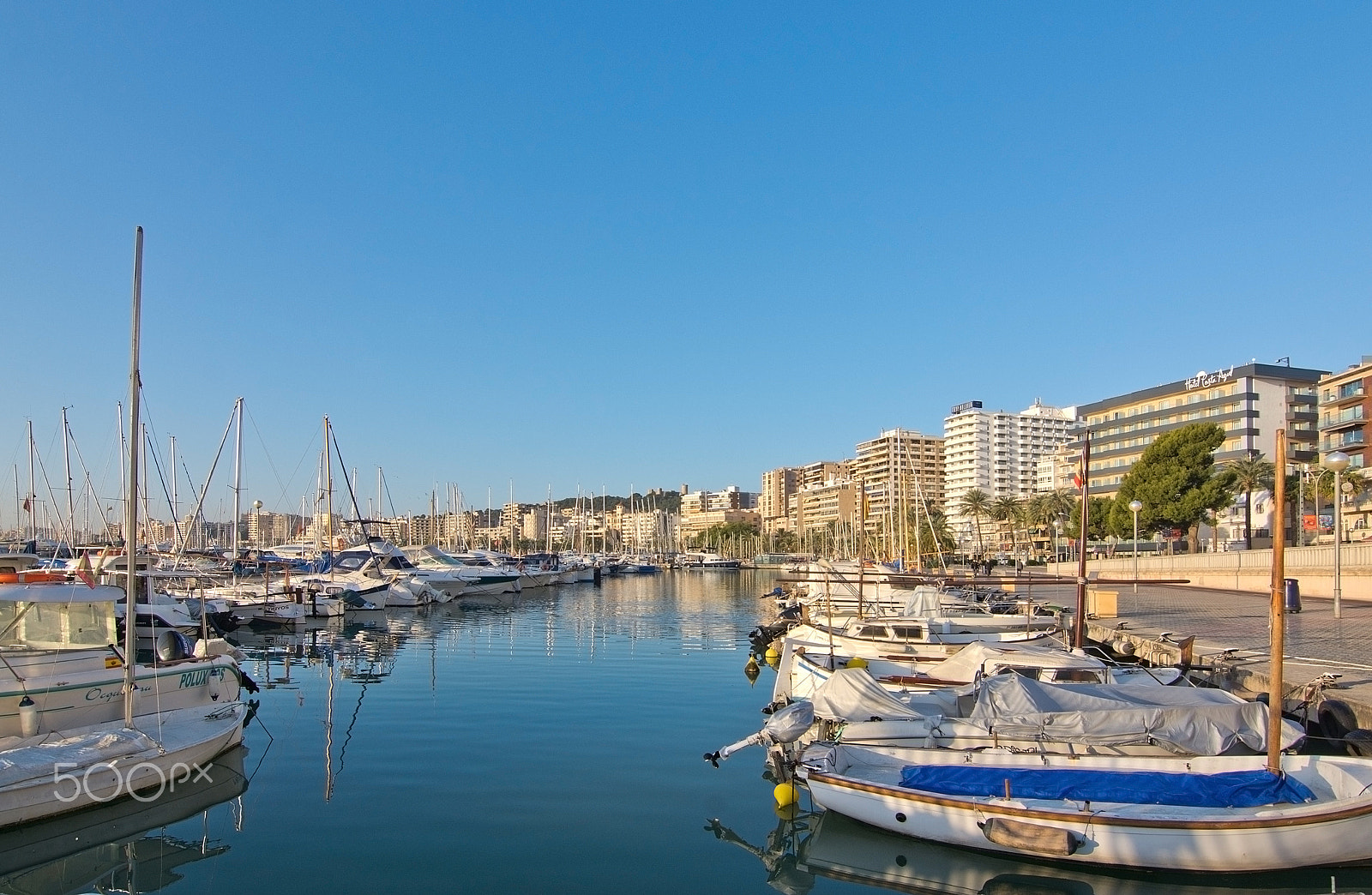 Nikon D7100 + AF Zoom-Nikkor 80-200mm f/4.5-5.6D sample photo. Marina with boats photography