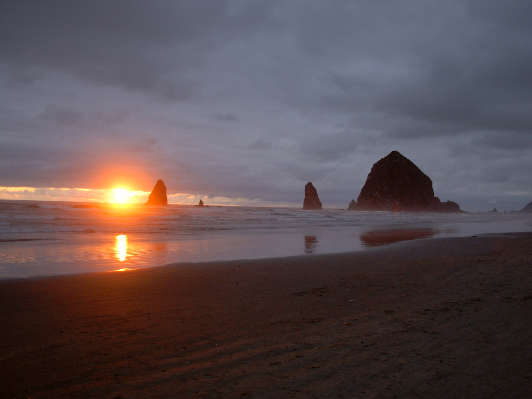 Nikon COOLPIX L1 sample photo. Haystack rock photography