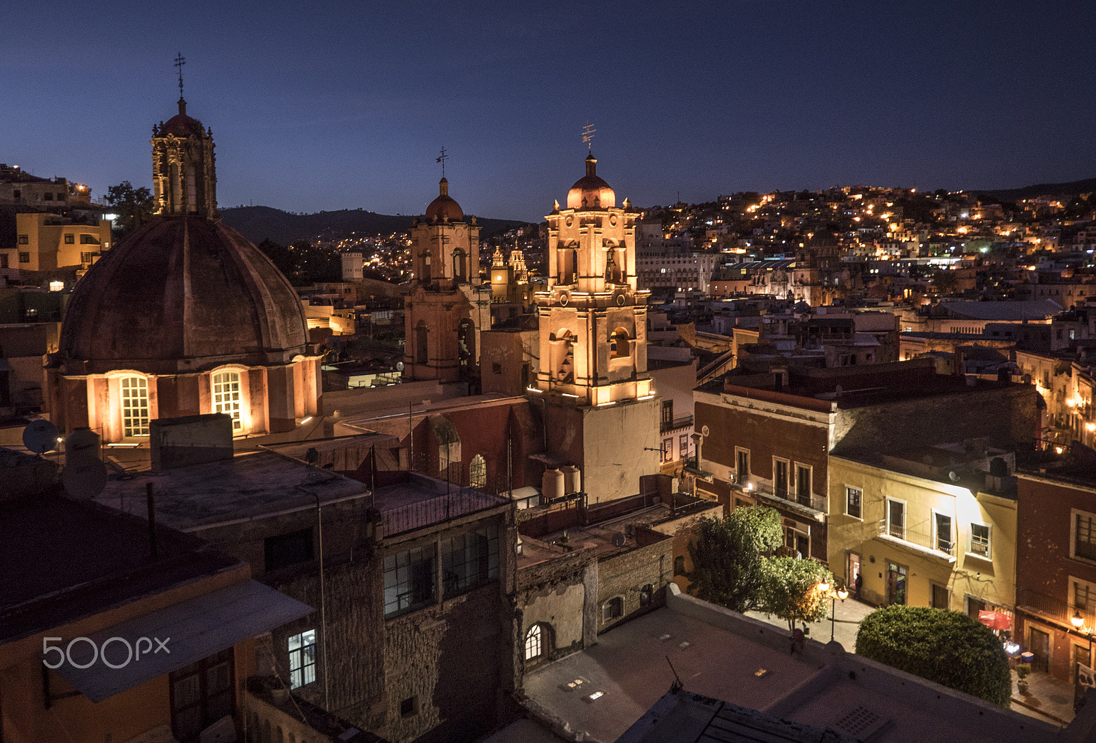 Panasonic Lumix DMC-GH4 + OLYMPUS M.12mm F2.0 sample photo. Guanajuato sleeping photography